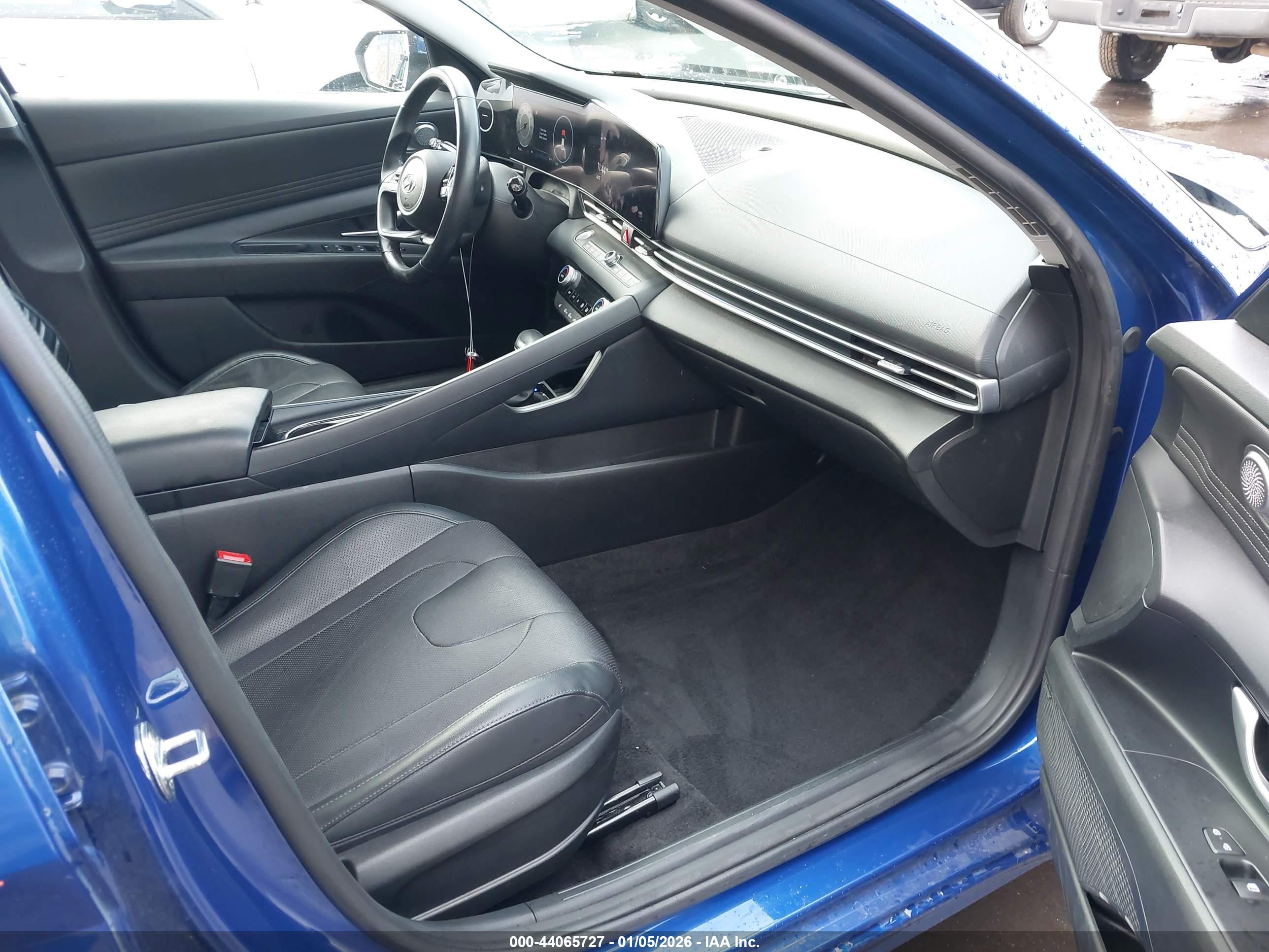 HYUNDAI ELANTRA image 5