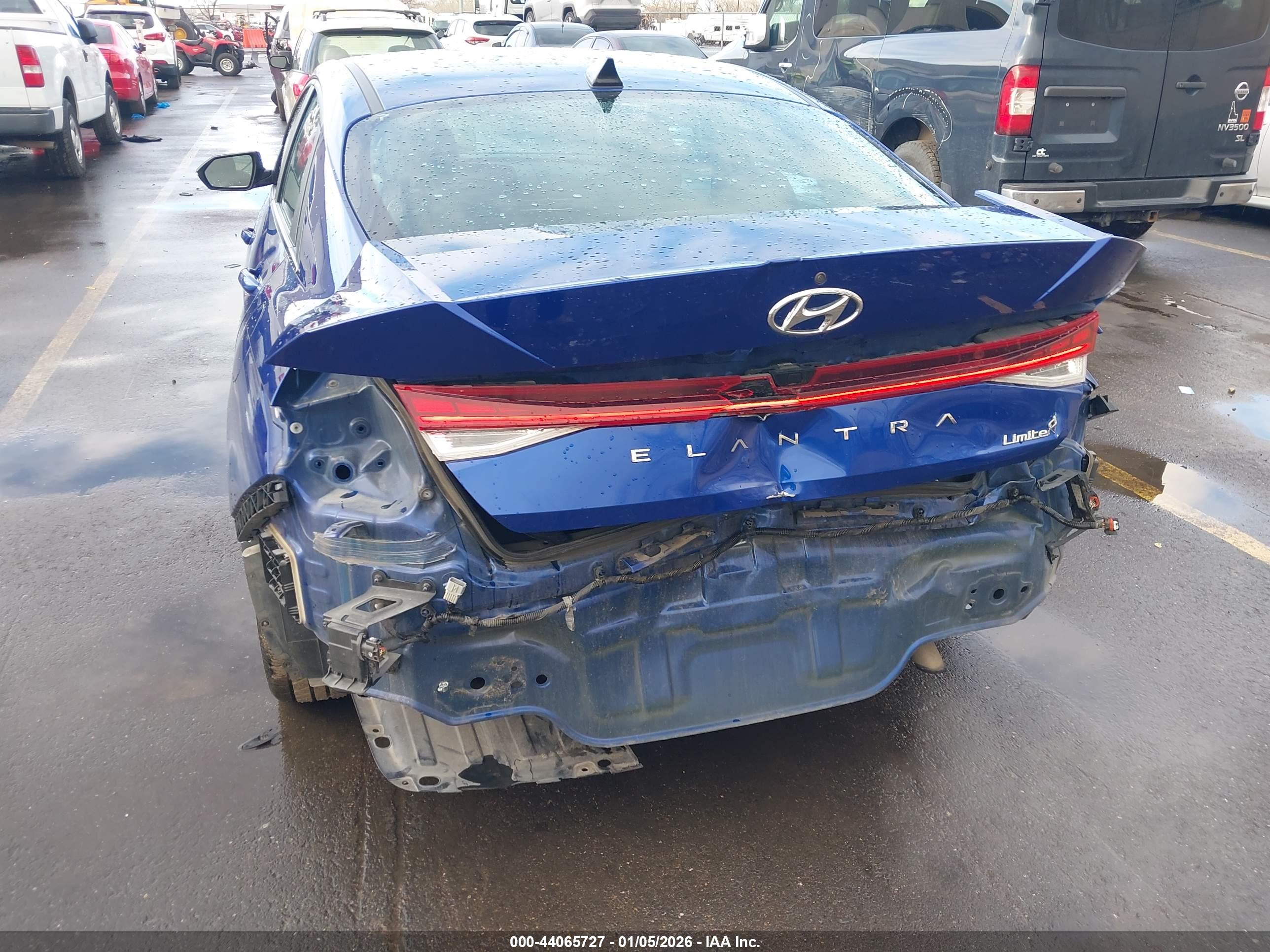HYUNDAI ELANTRA image 6