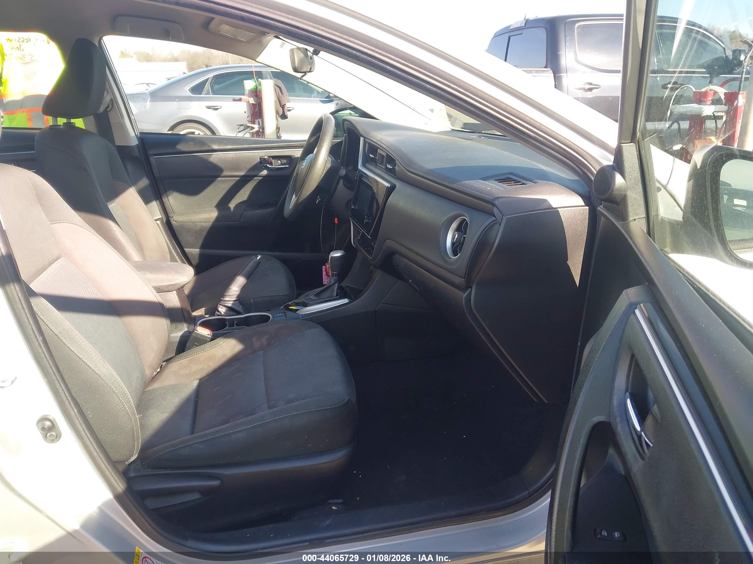 TOYOTA COROLLA image 5