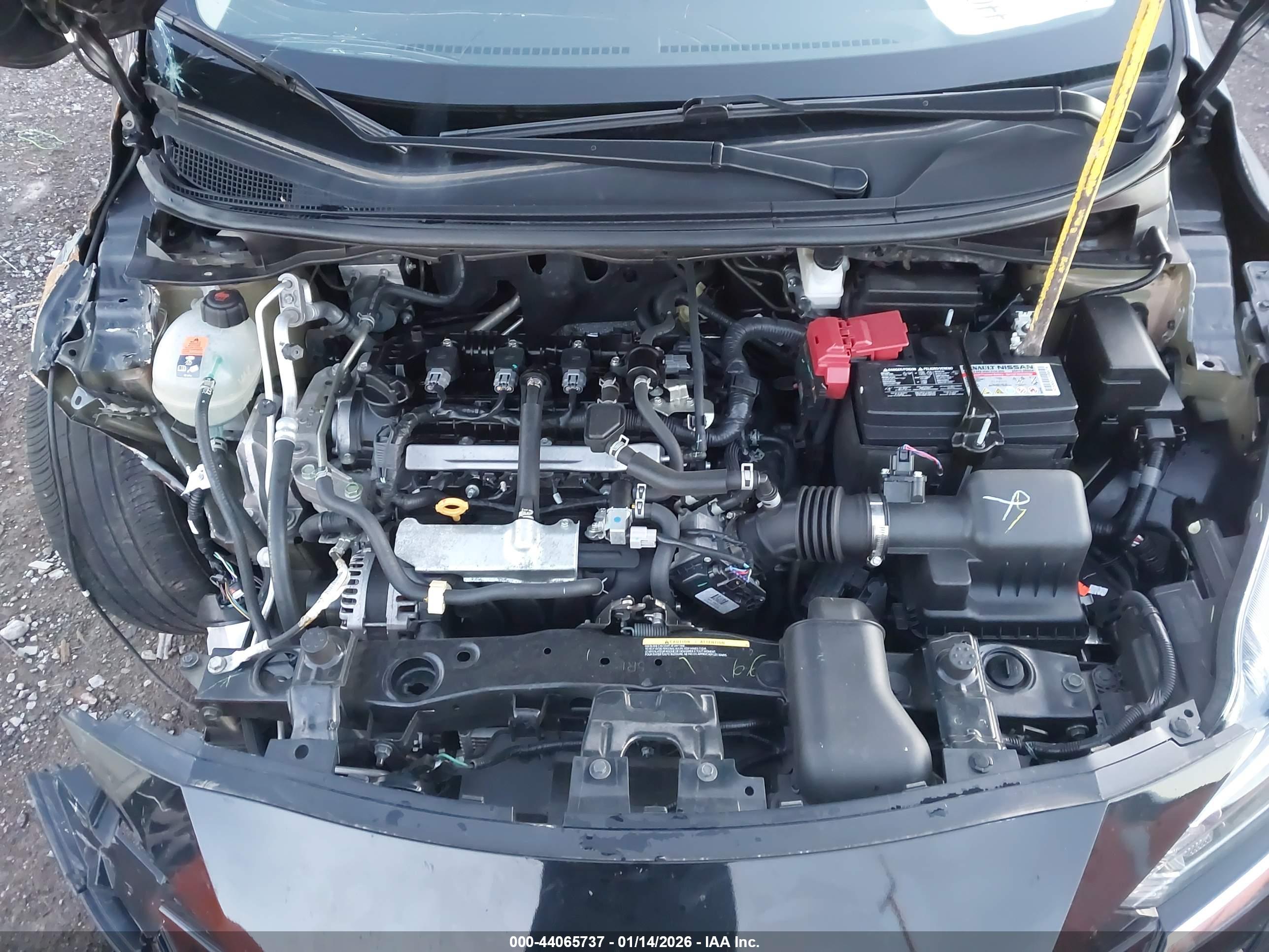 NISSAN VERSA image 10