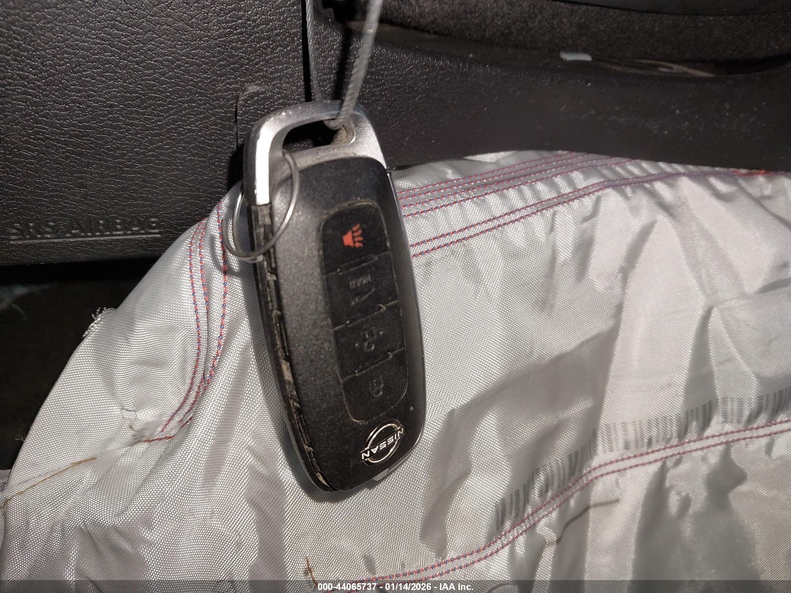 NISSAN VERSA image 11
