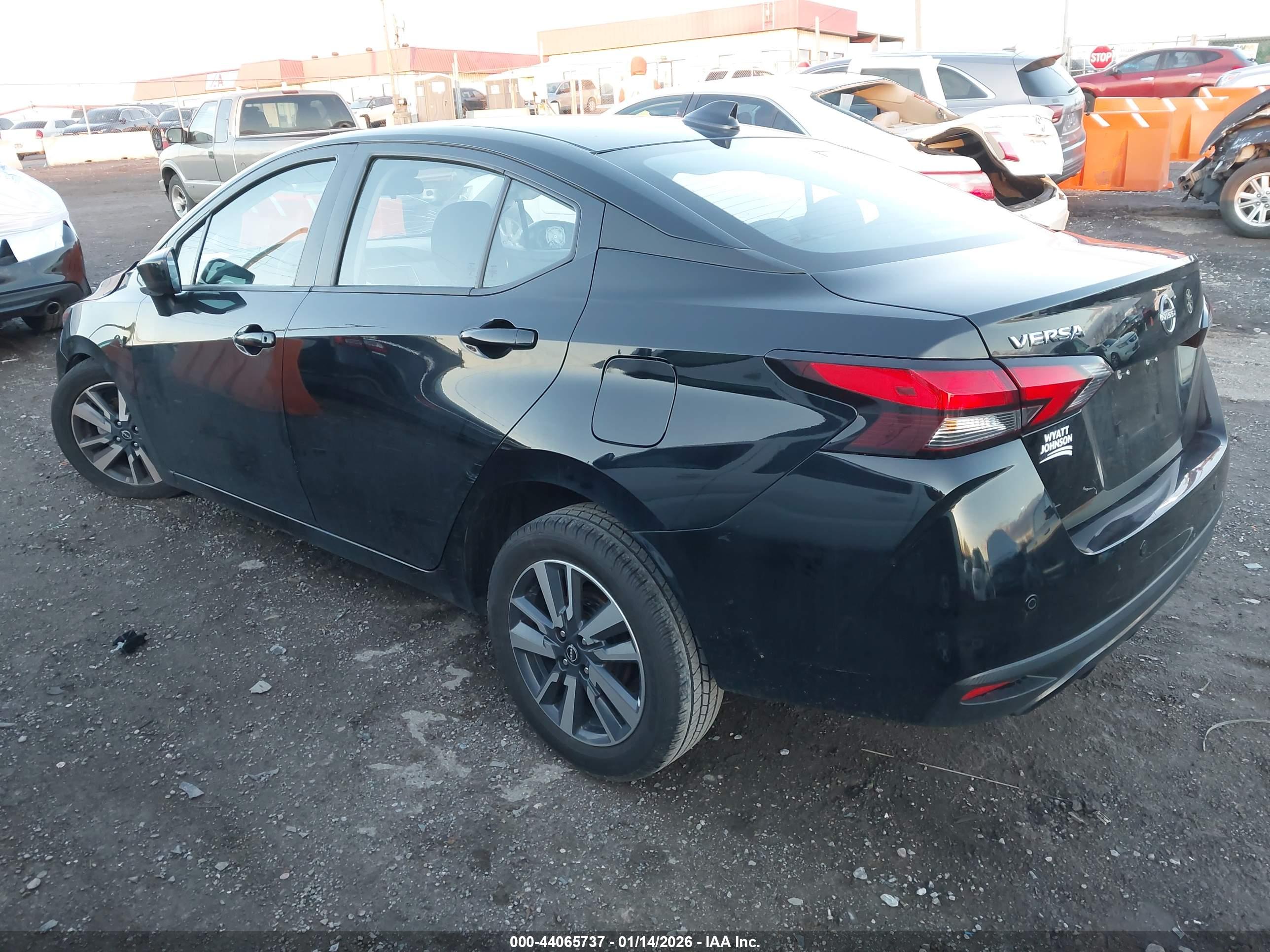 NISSAN VERSA image 3