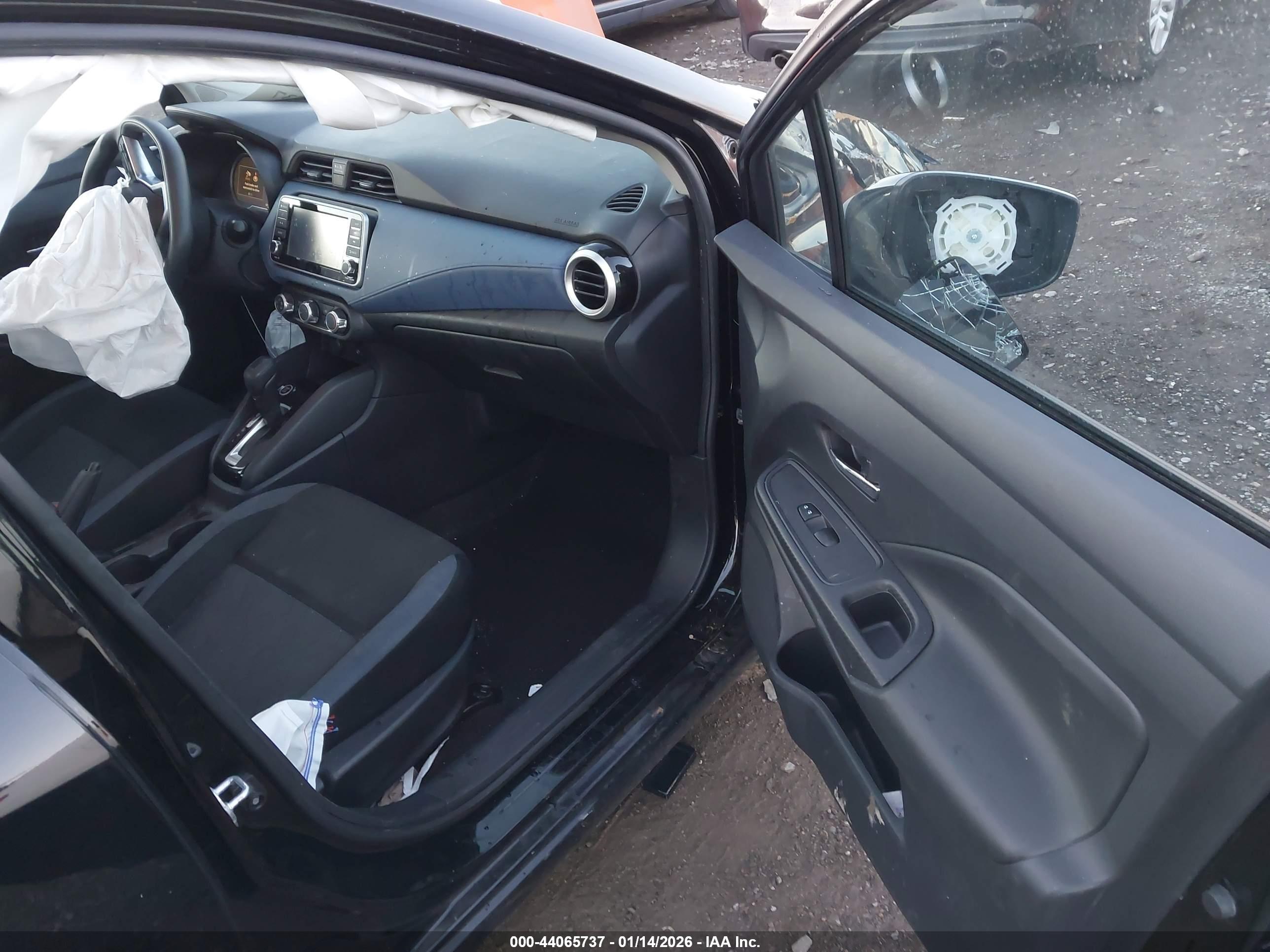 NISSAN VERSA image 5