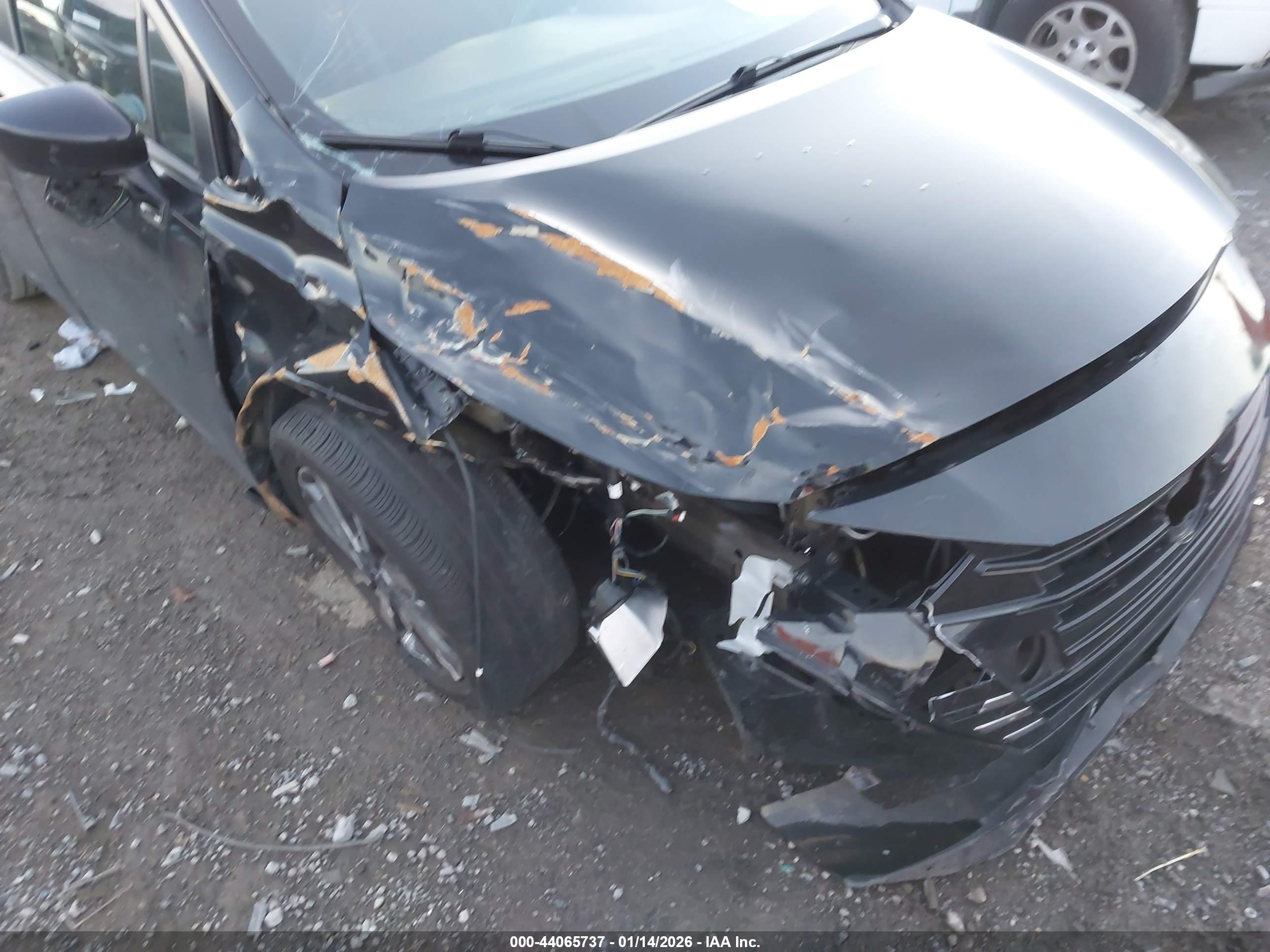 NISSAN VERSA image 6