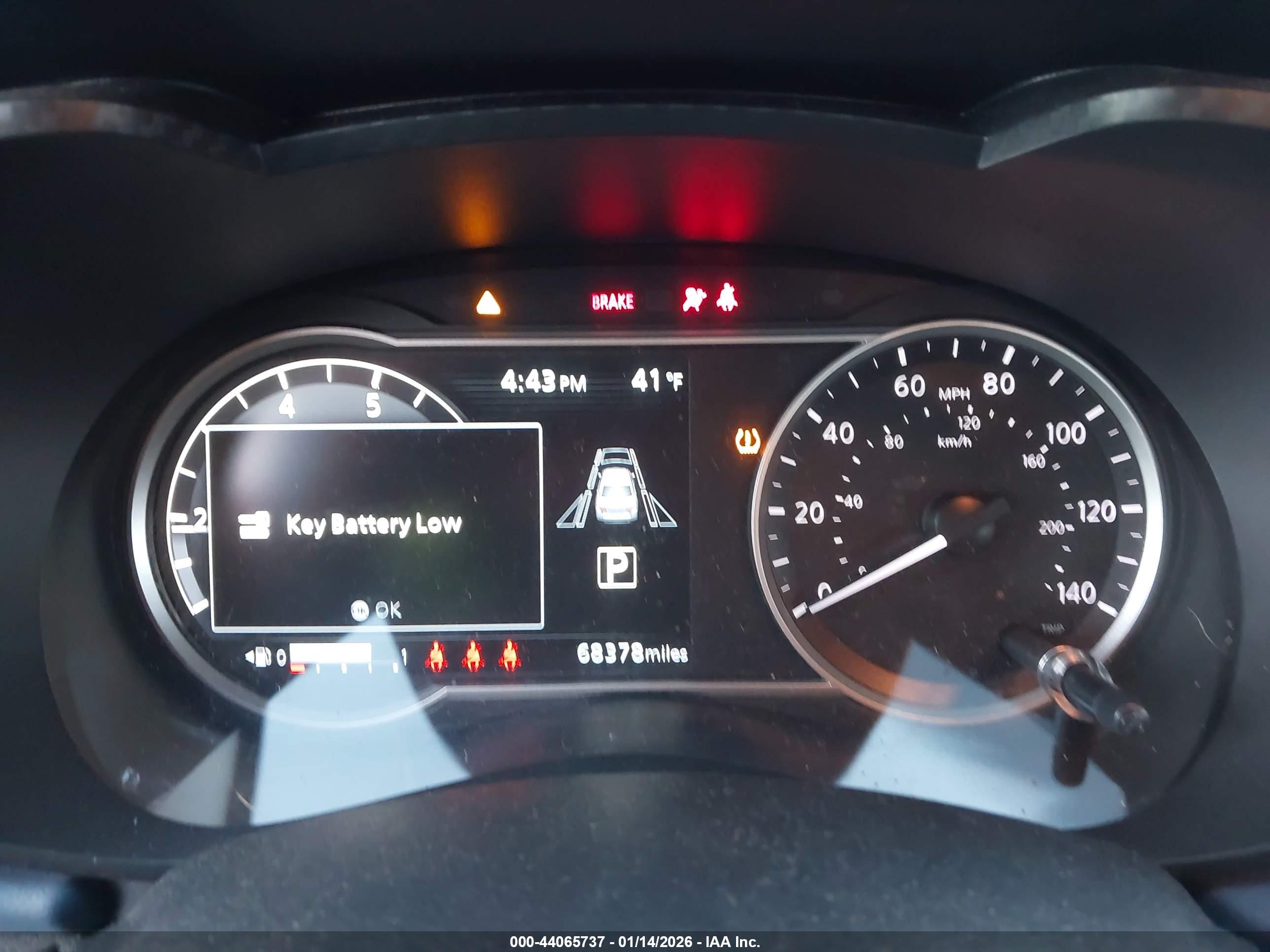 NISSAN VERSA image 7
