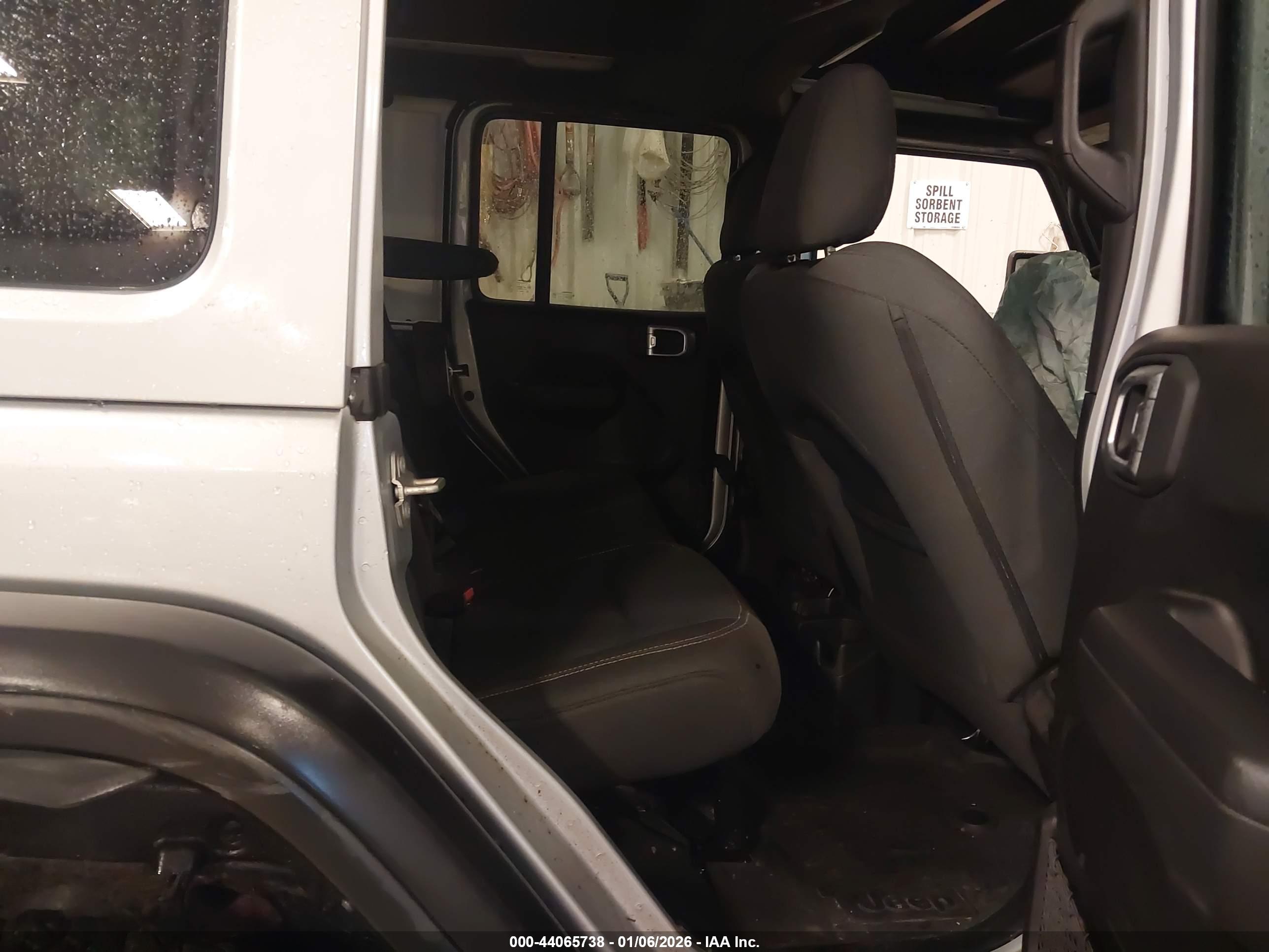 JEEP WRANGLER image 8
