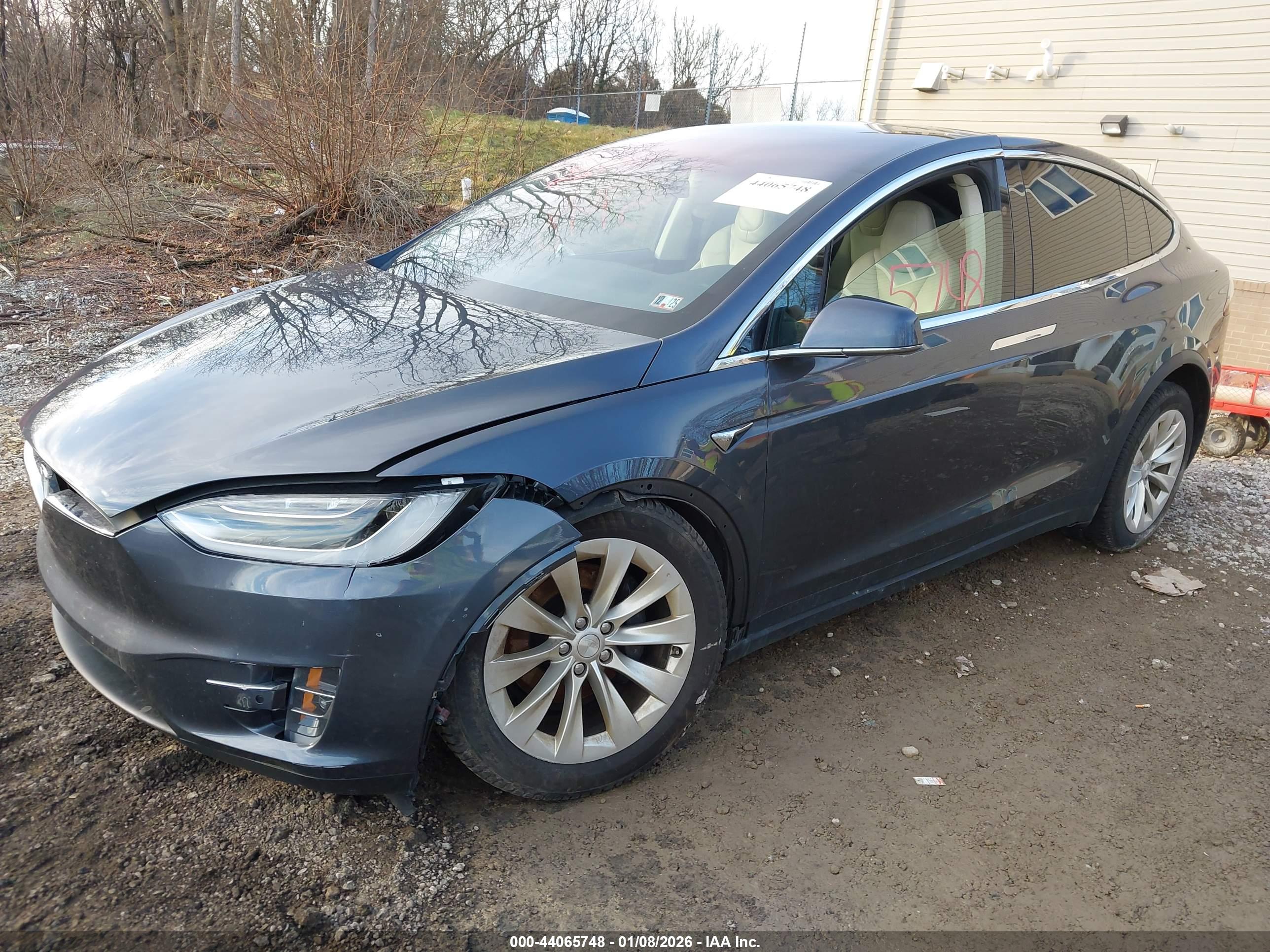TESLA MODEL image 2
