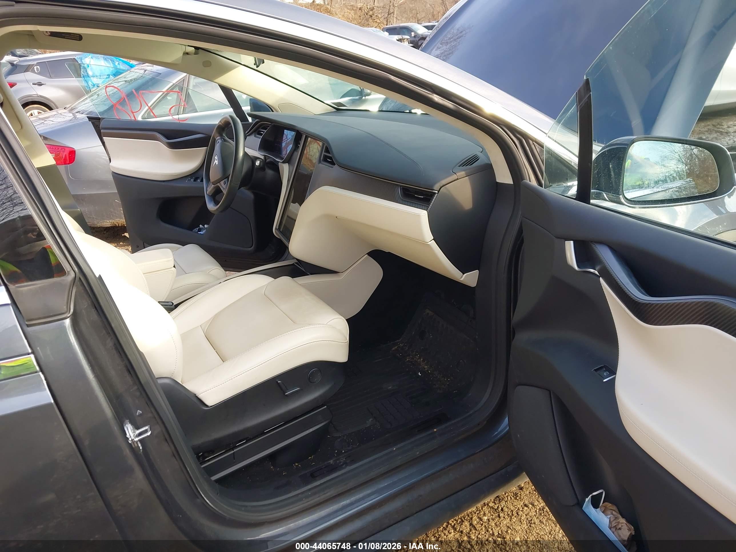 TESLA MODEL image 5