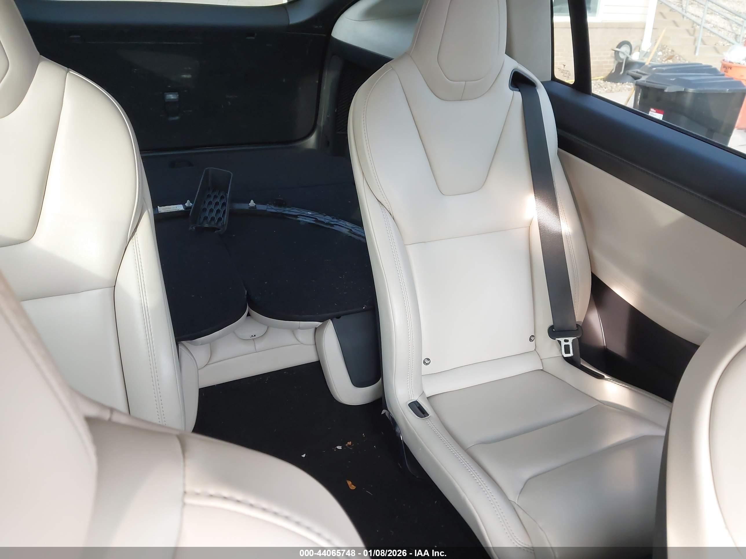 TESLA MODEL image 8