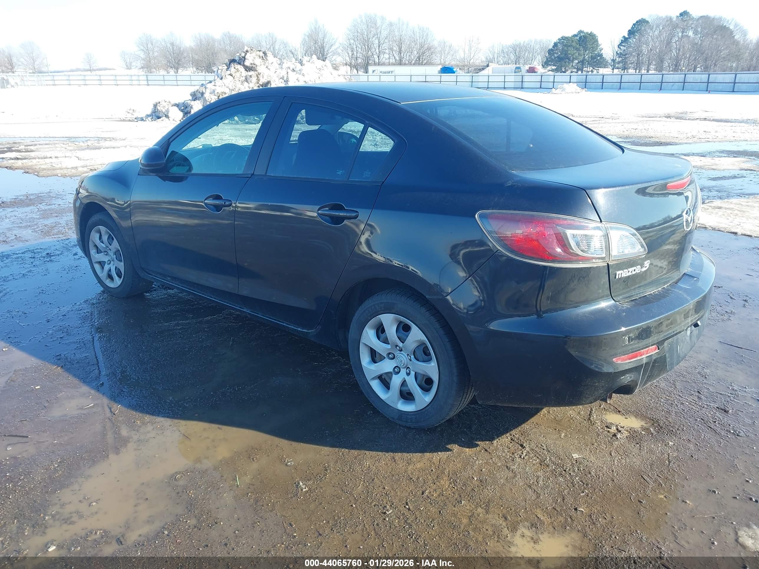 MAZDA MAZDA3 image 3