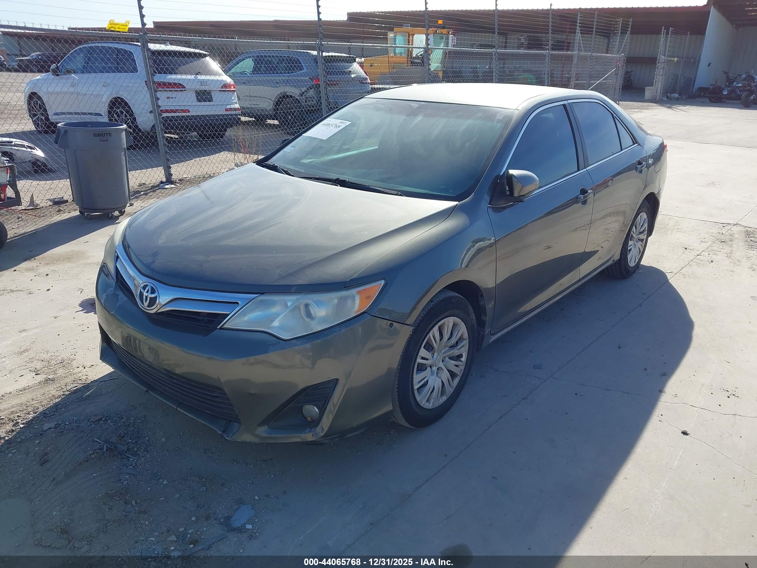 TOYOTA CAMRY image 2