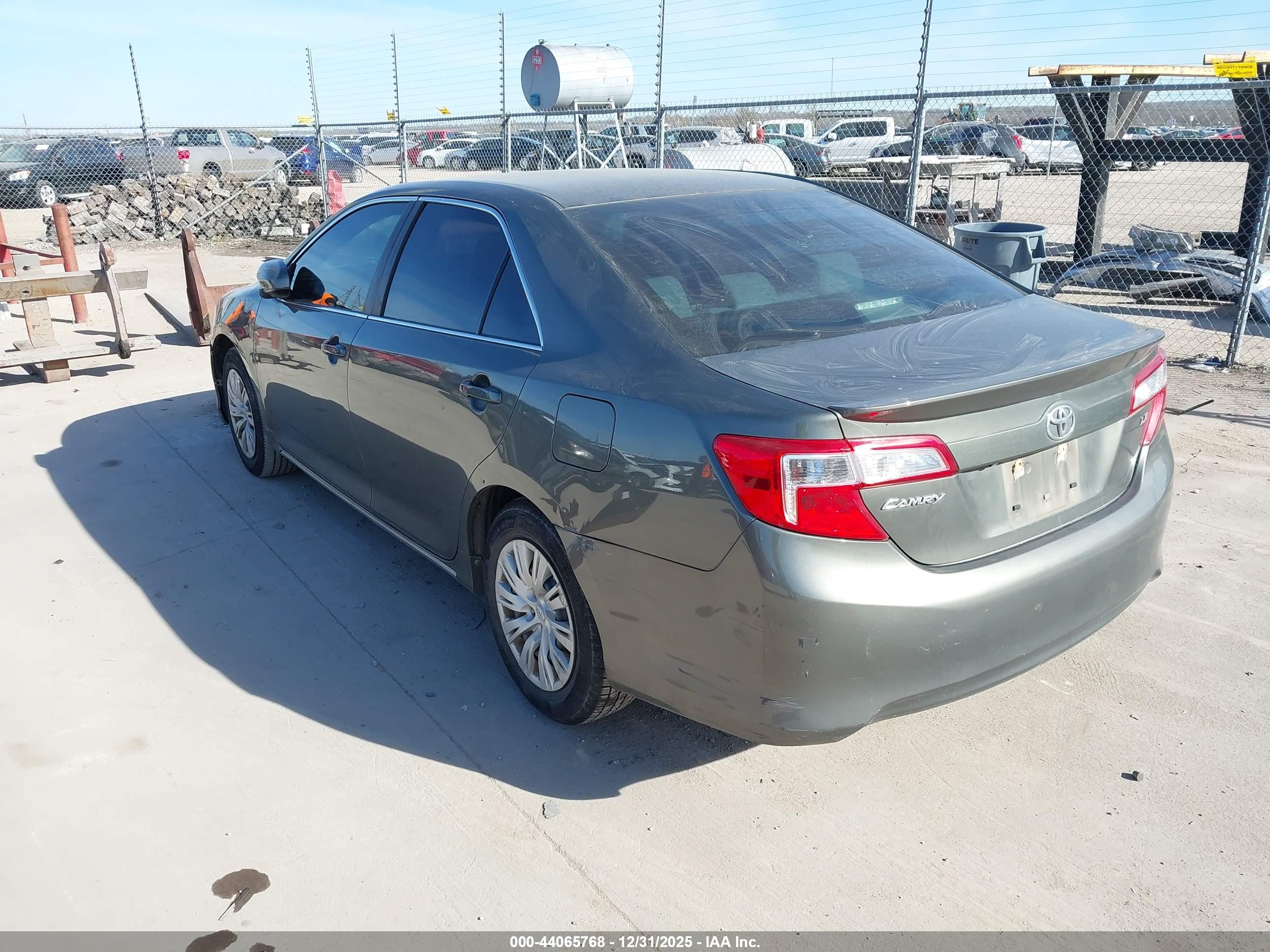 TOYOTA CAMRY image 3