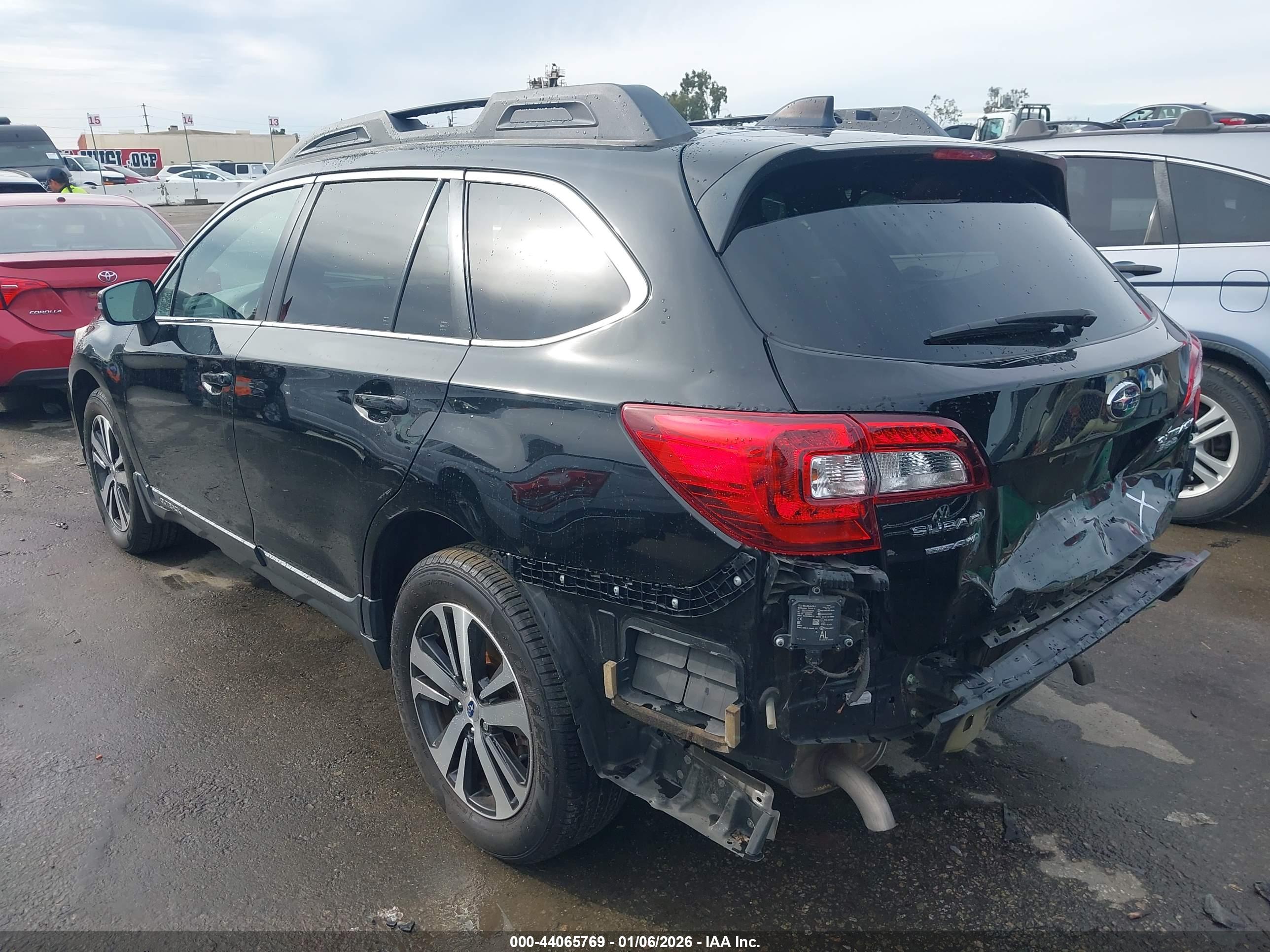 SUBARU OUTBACK image 3