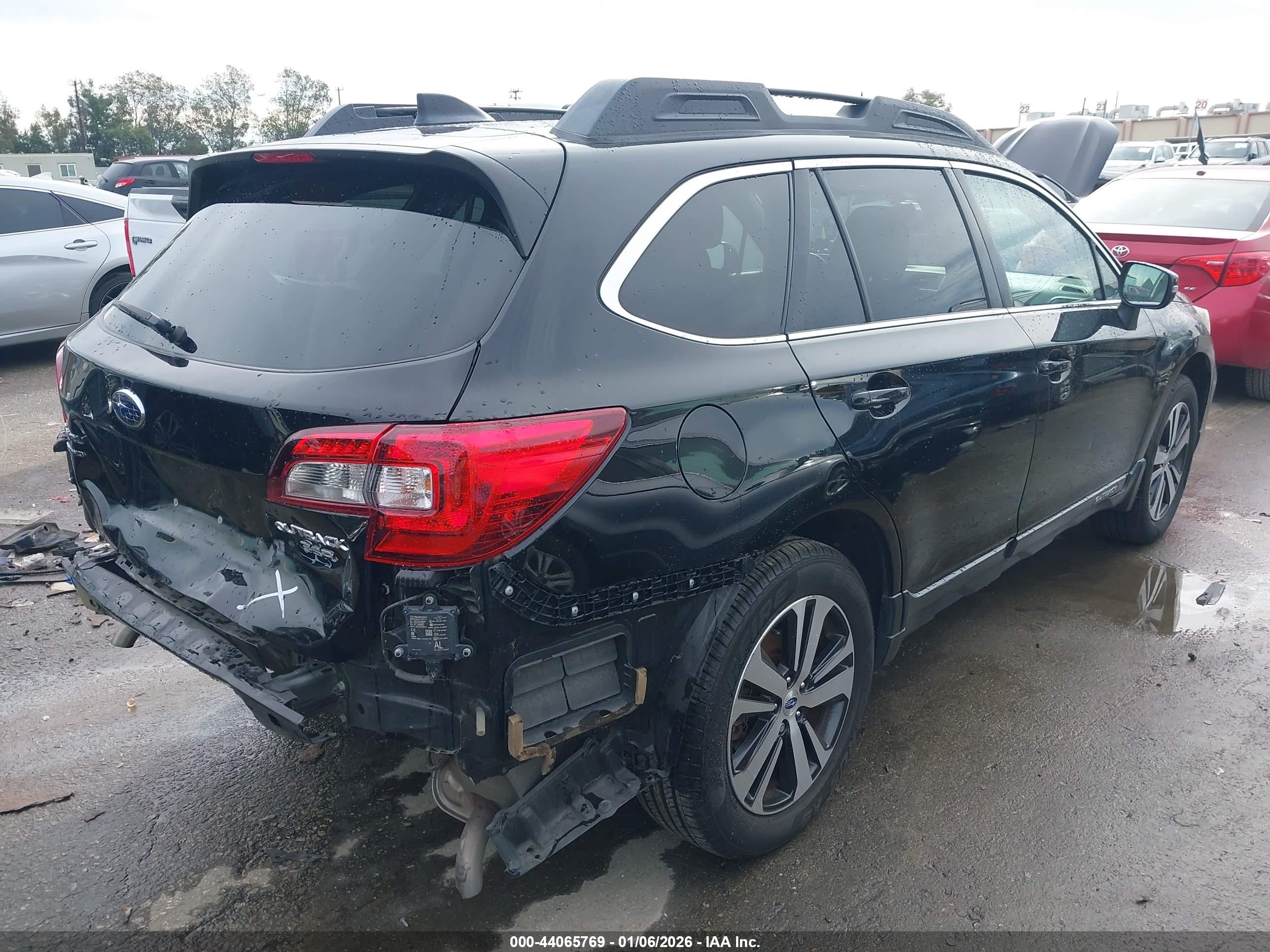 SUBARU OUTBACK image 4