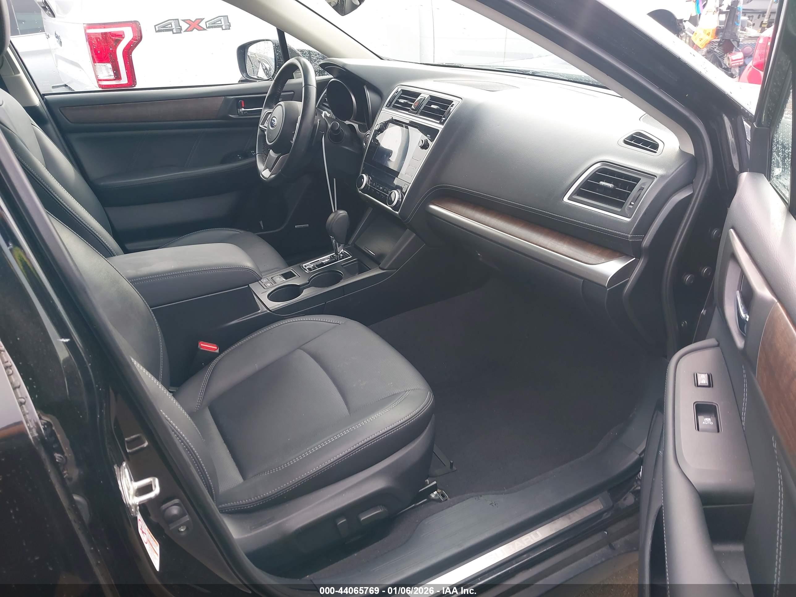 SUBARU OUTBACK image 5
