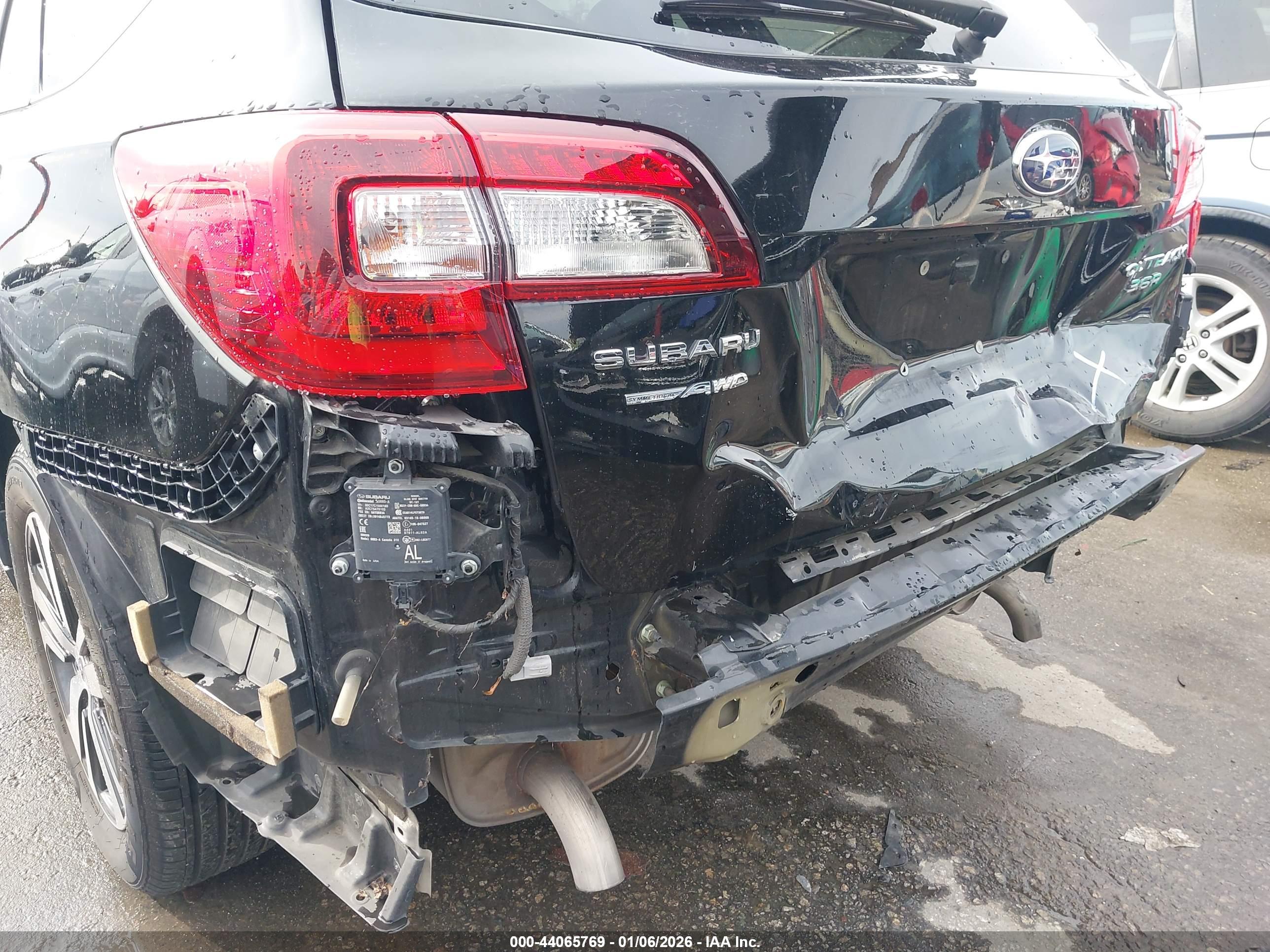 SUBARU OUTBACK image 6