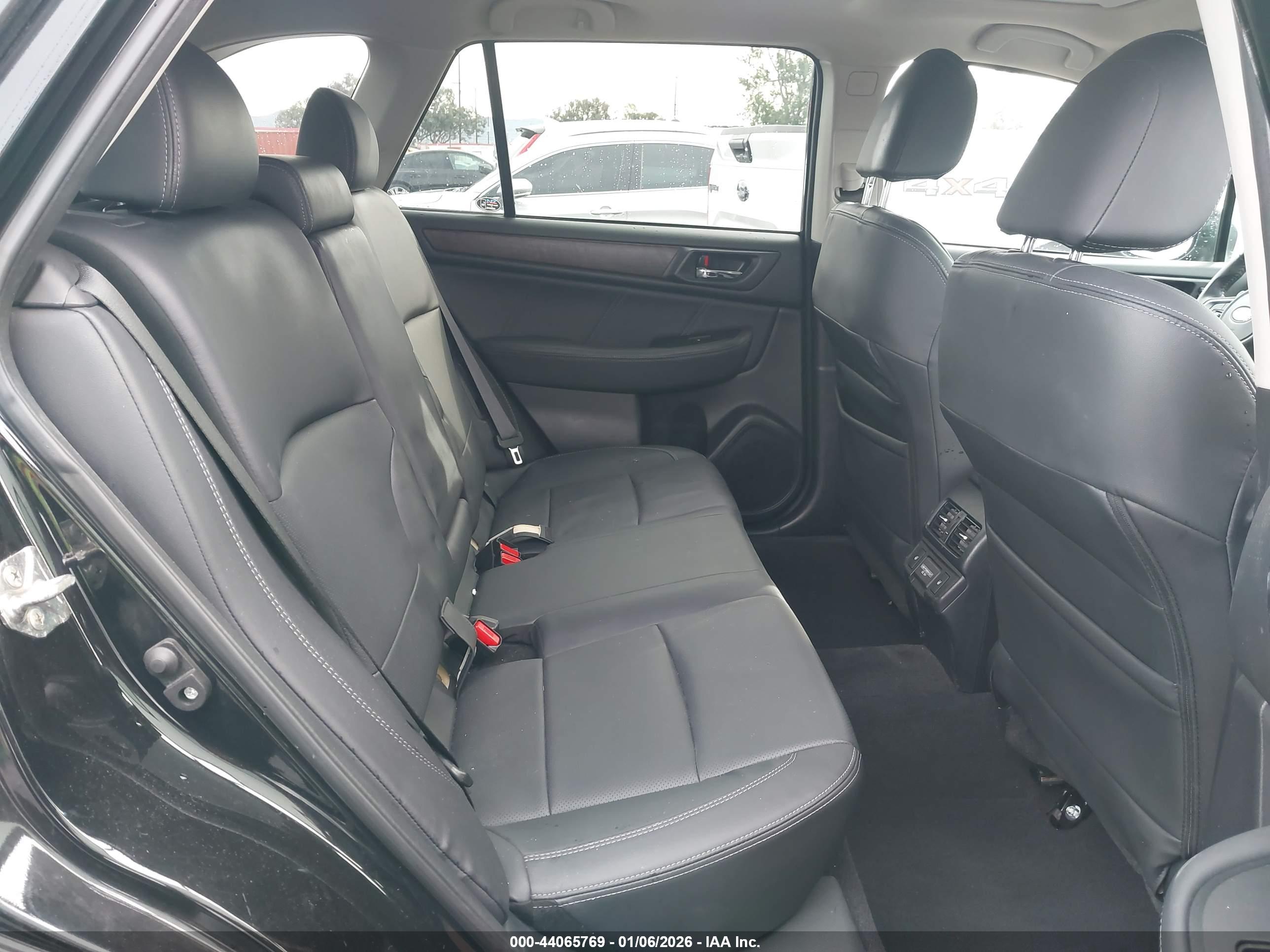 SUBARU OUTBACK image 8
