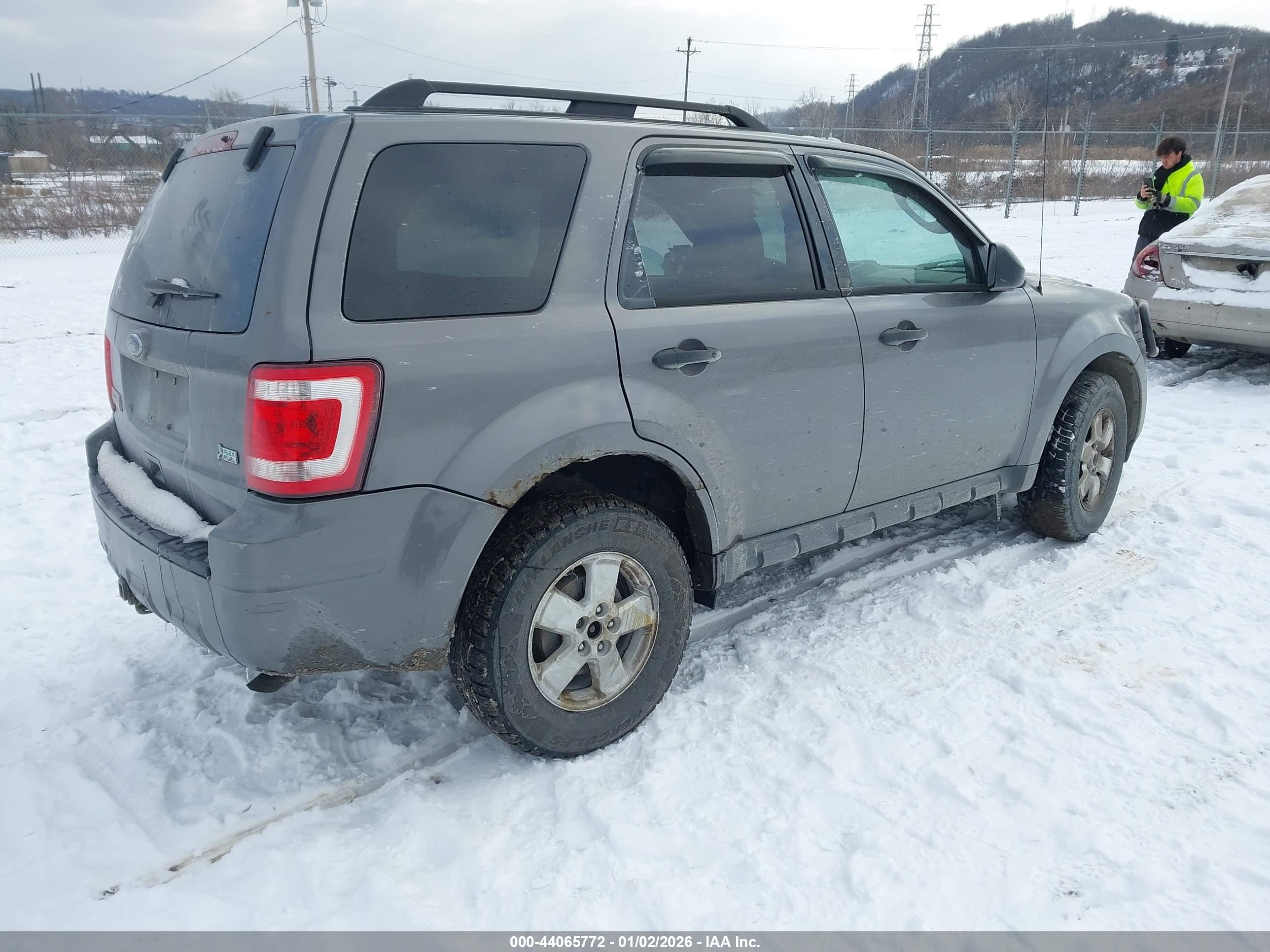 FORD ESCAPE image 4