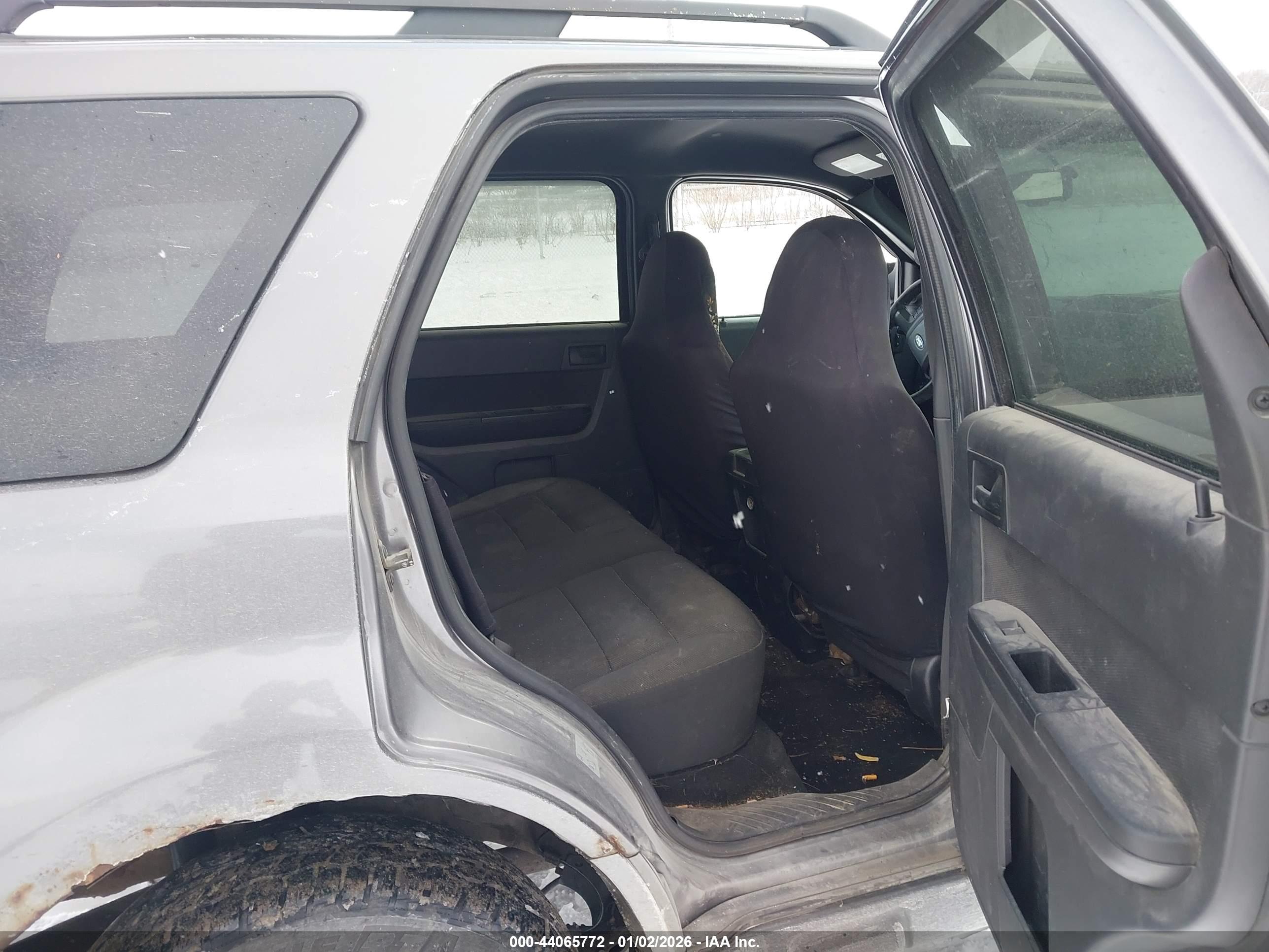 FORD ESCAPE image 8