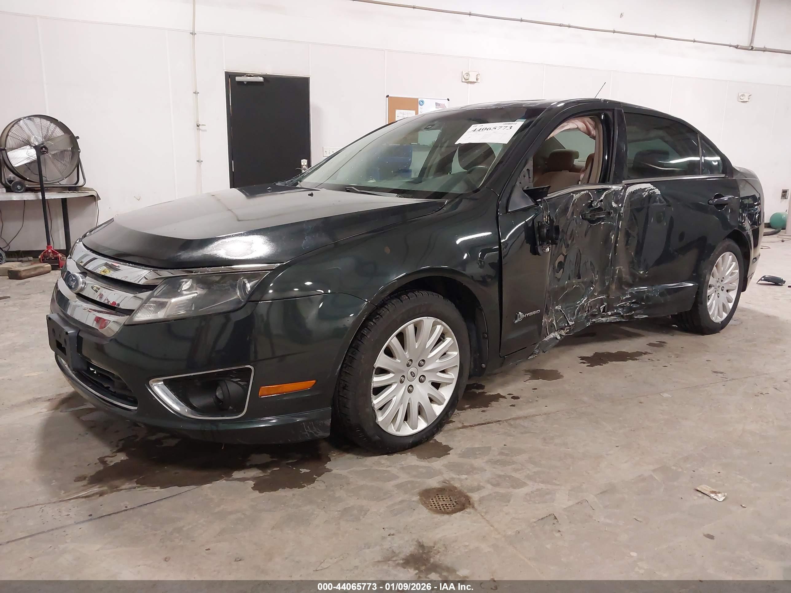 FORD FUSION image 2