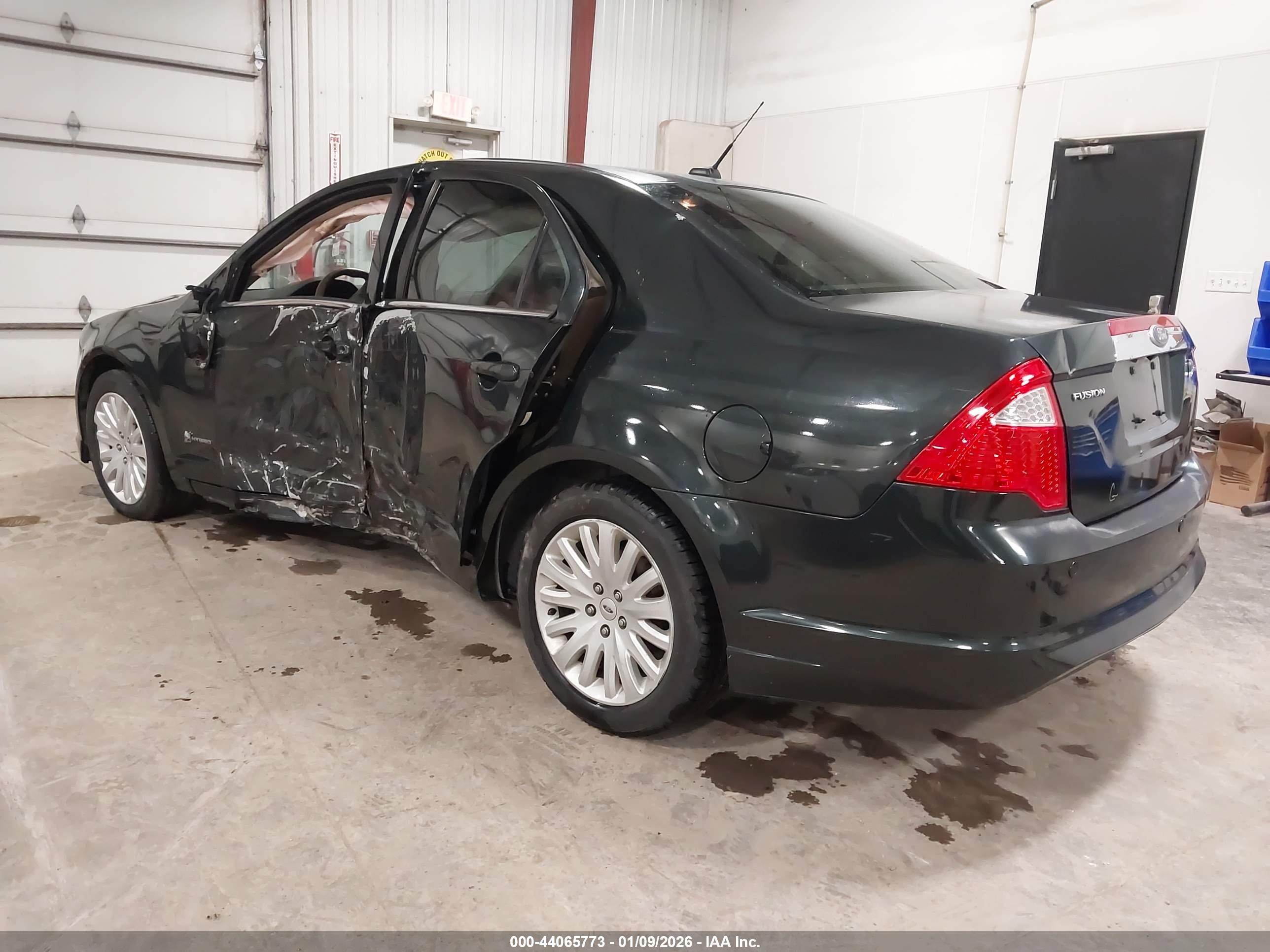 FORD FUSION image 3