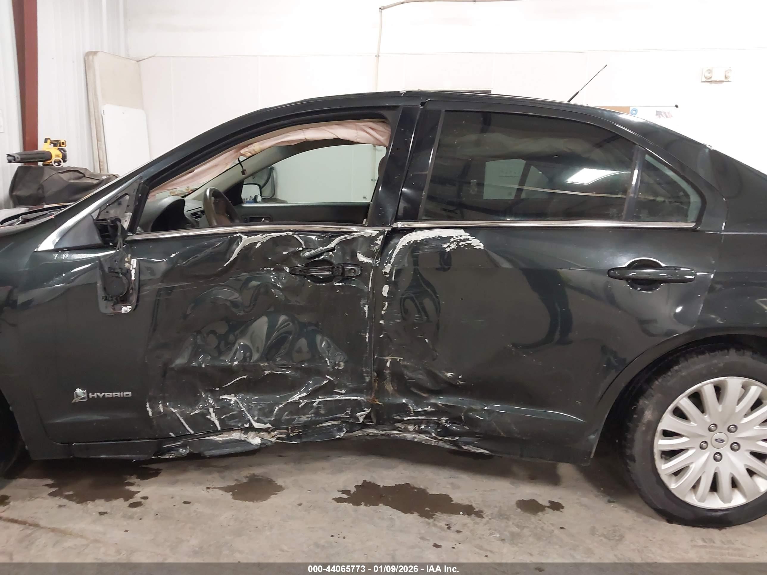 FORD FUSION image 6