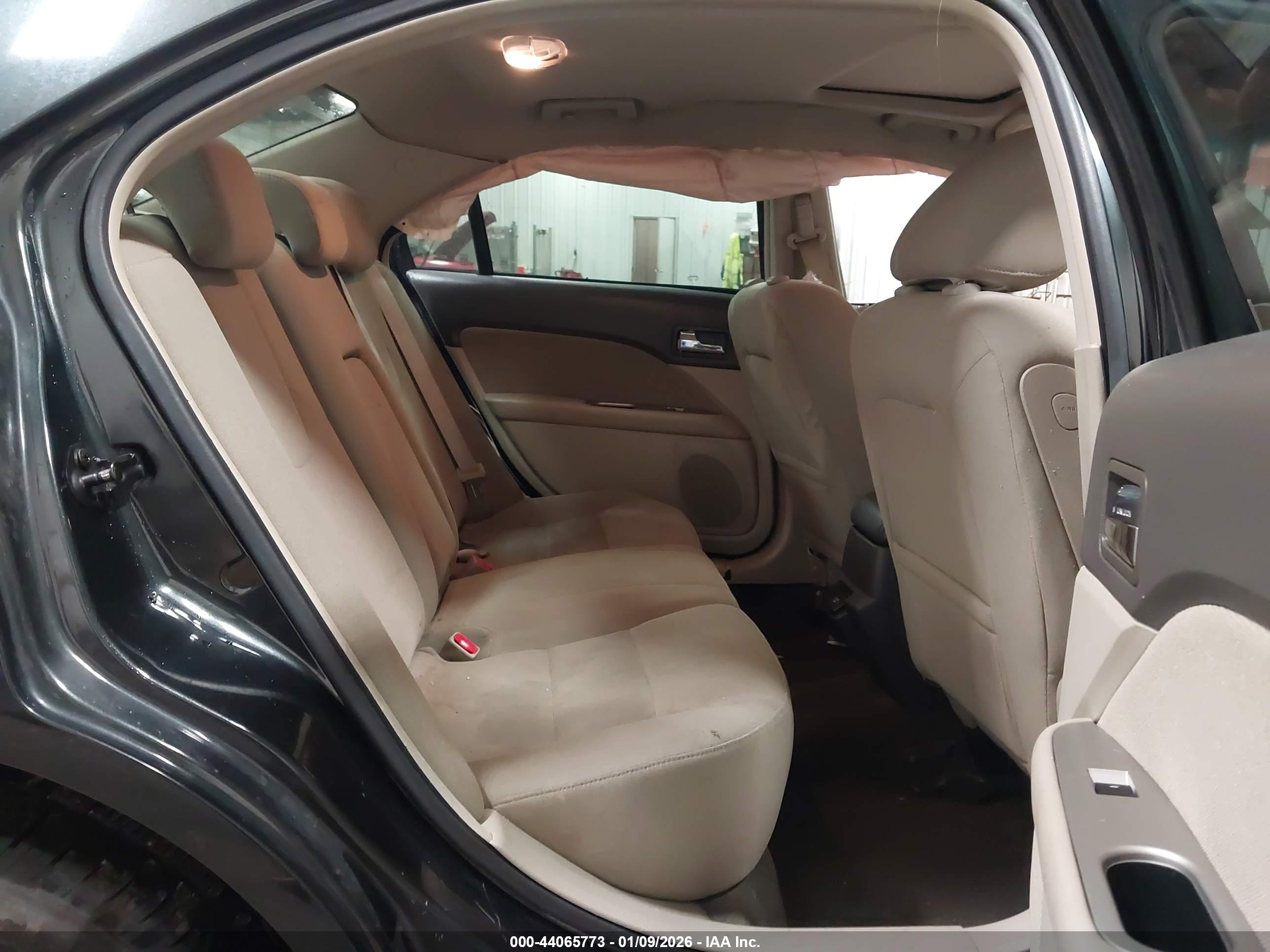 FORD FUSION image 8
