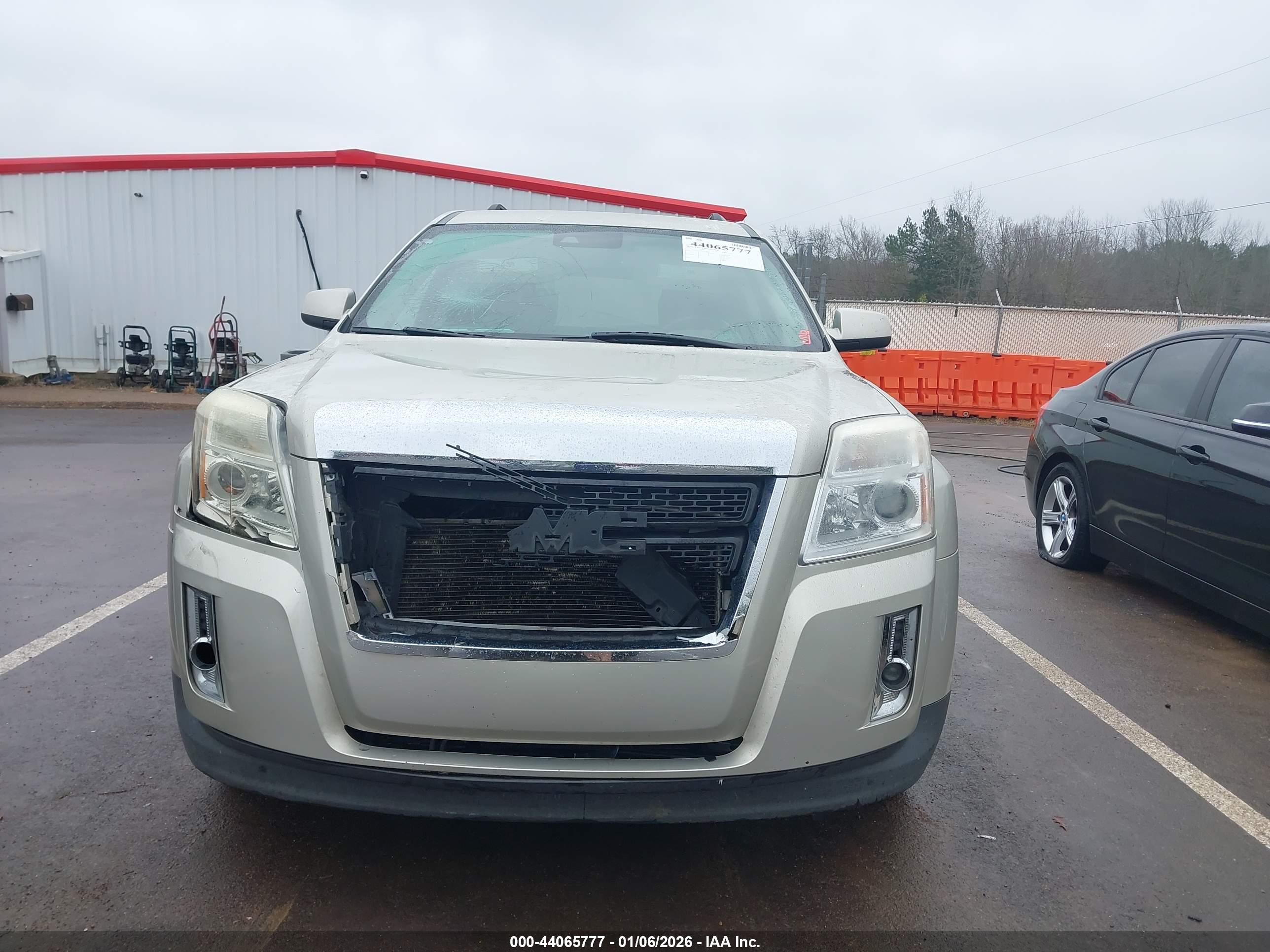 GMC TERRAIN image 6