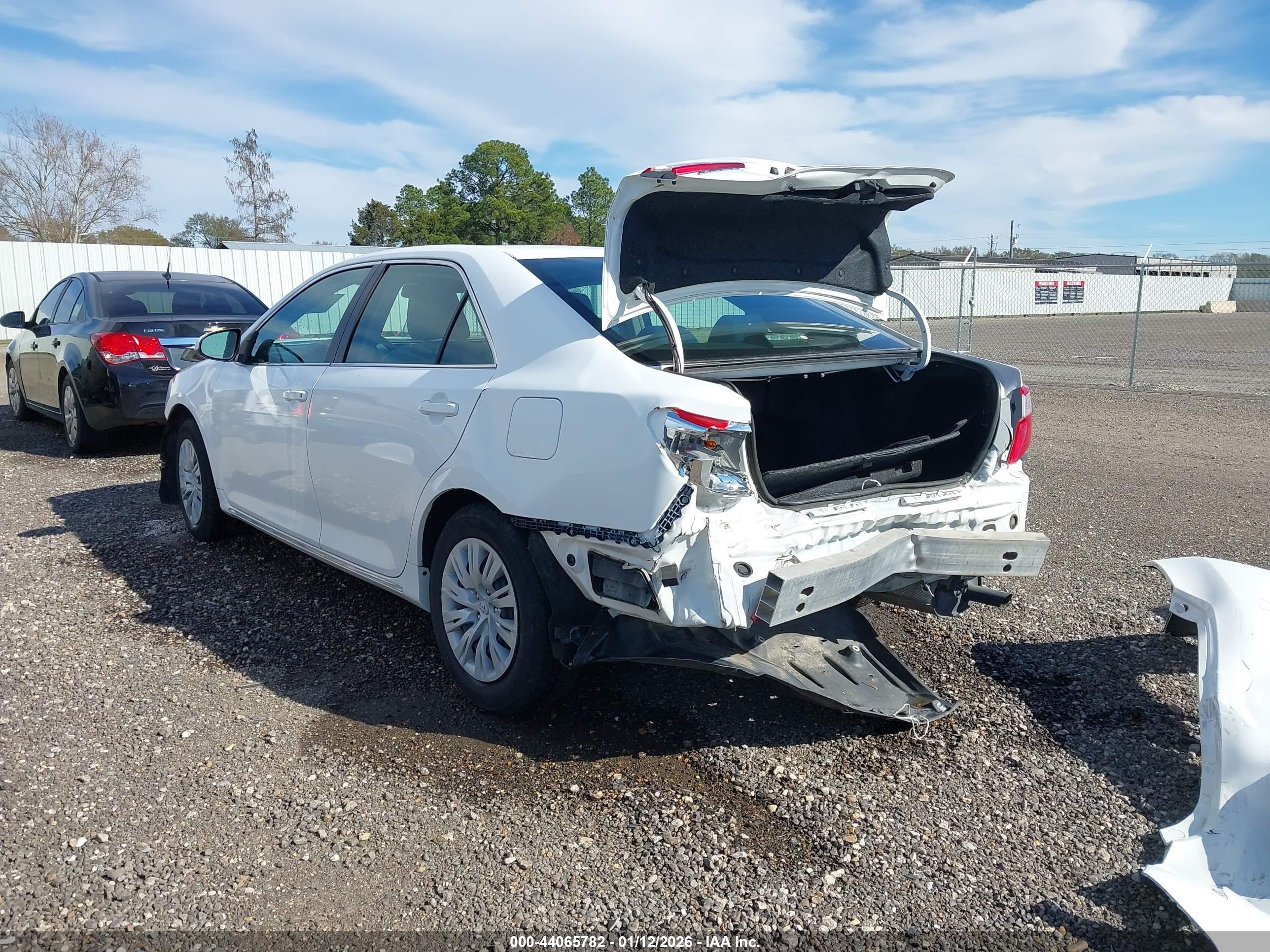TOYOTA CAMRY image 3