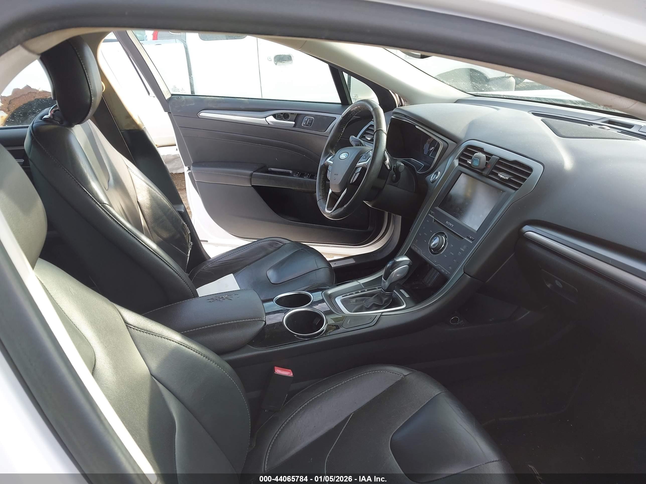FORD FUSION image 5