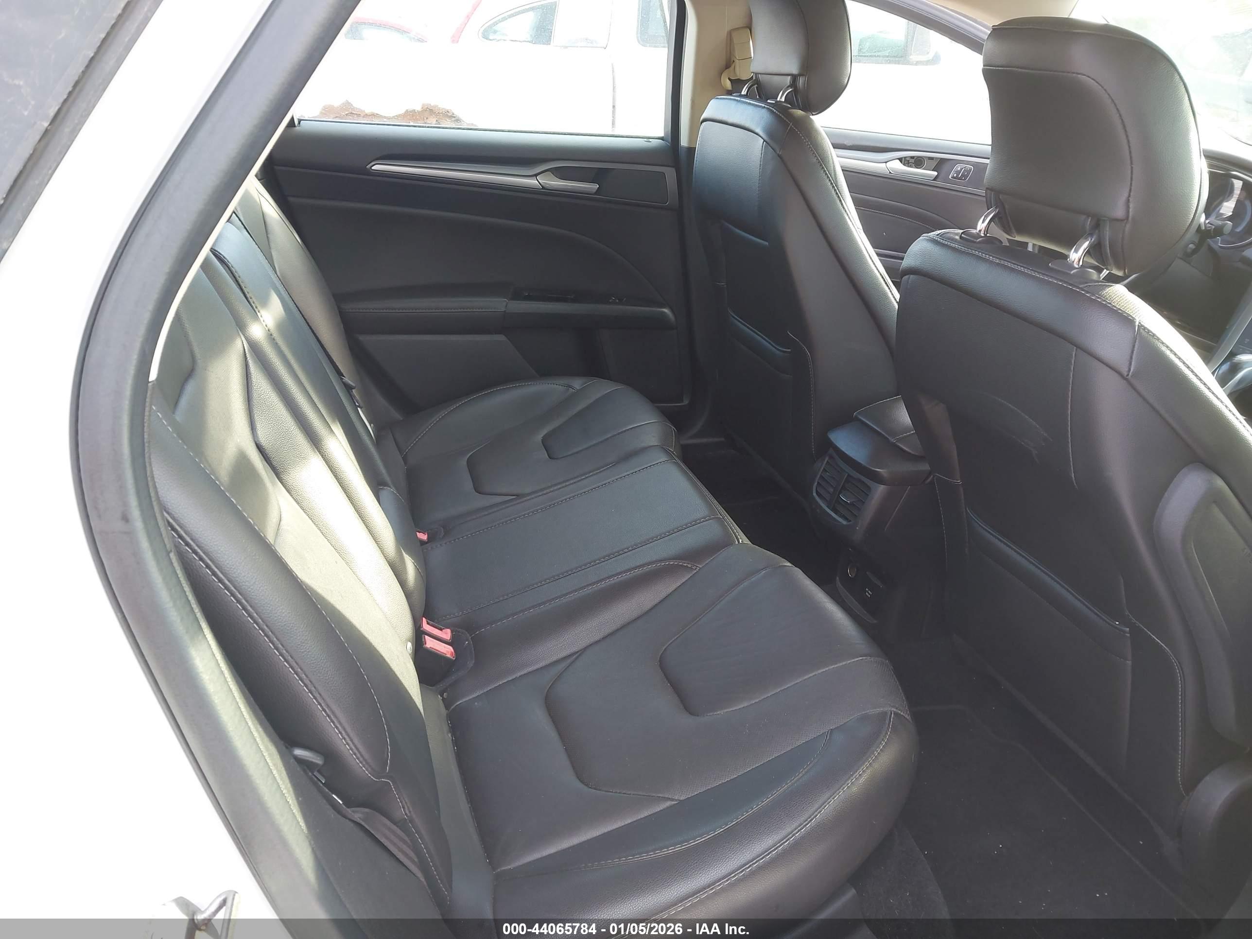 FORD FUSION image 8