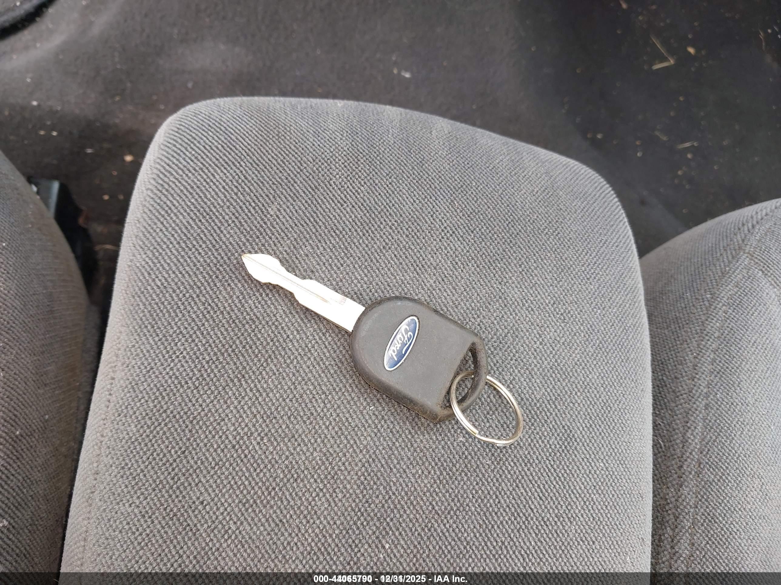 FORD TAURUS image 11