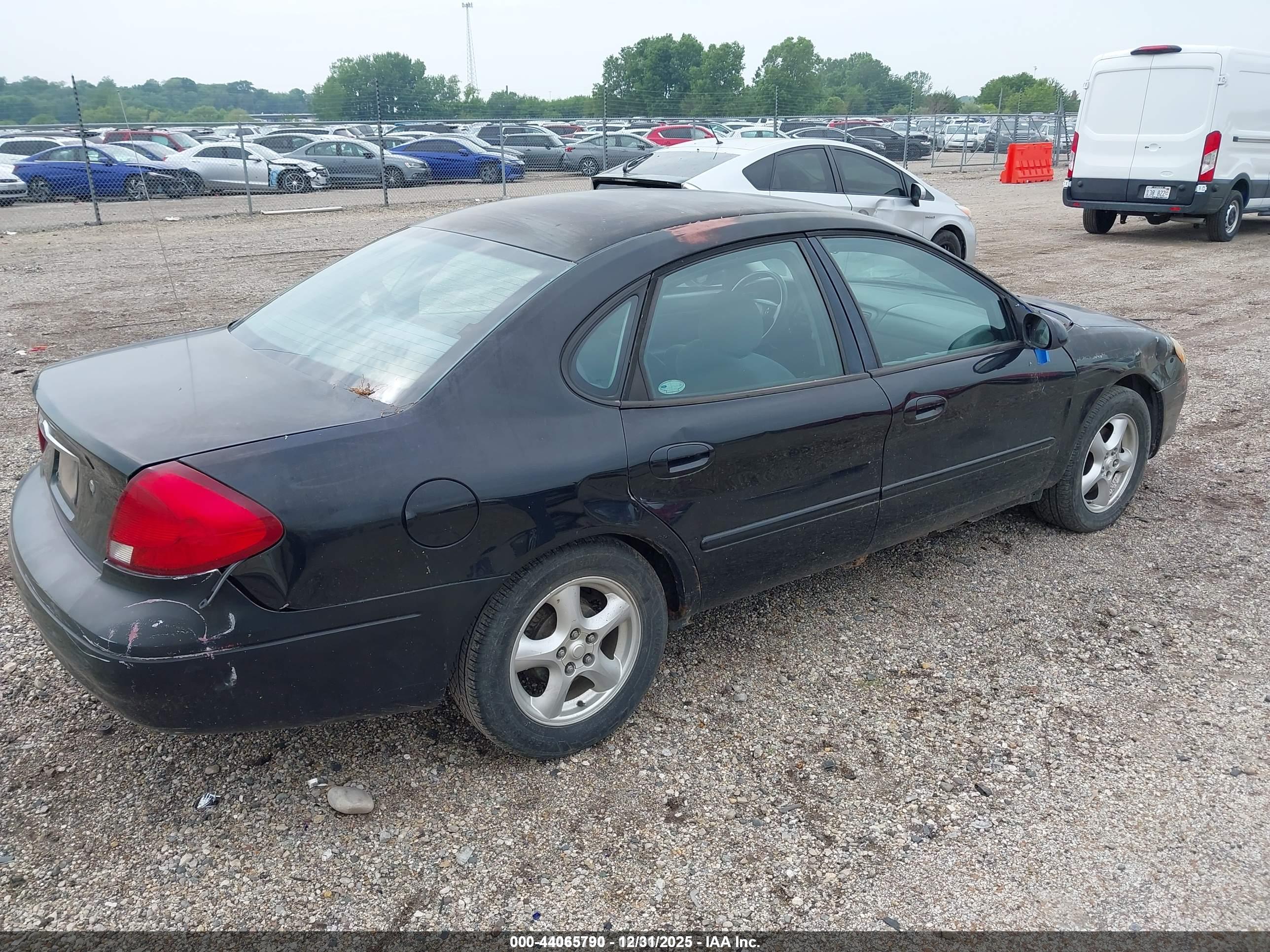 FORD TAURUS image 4