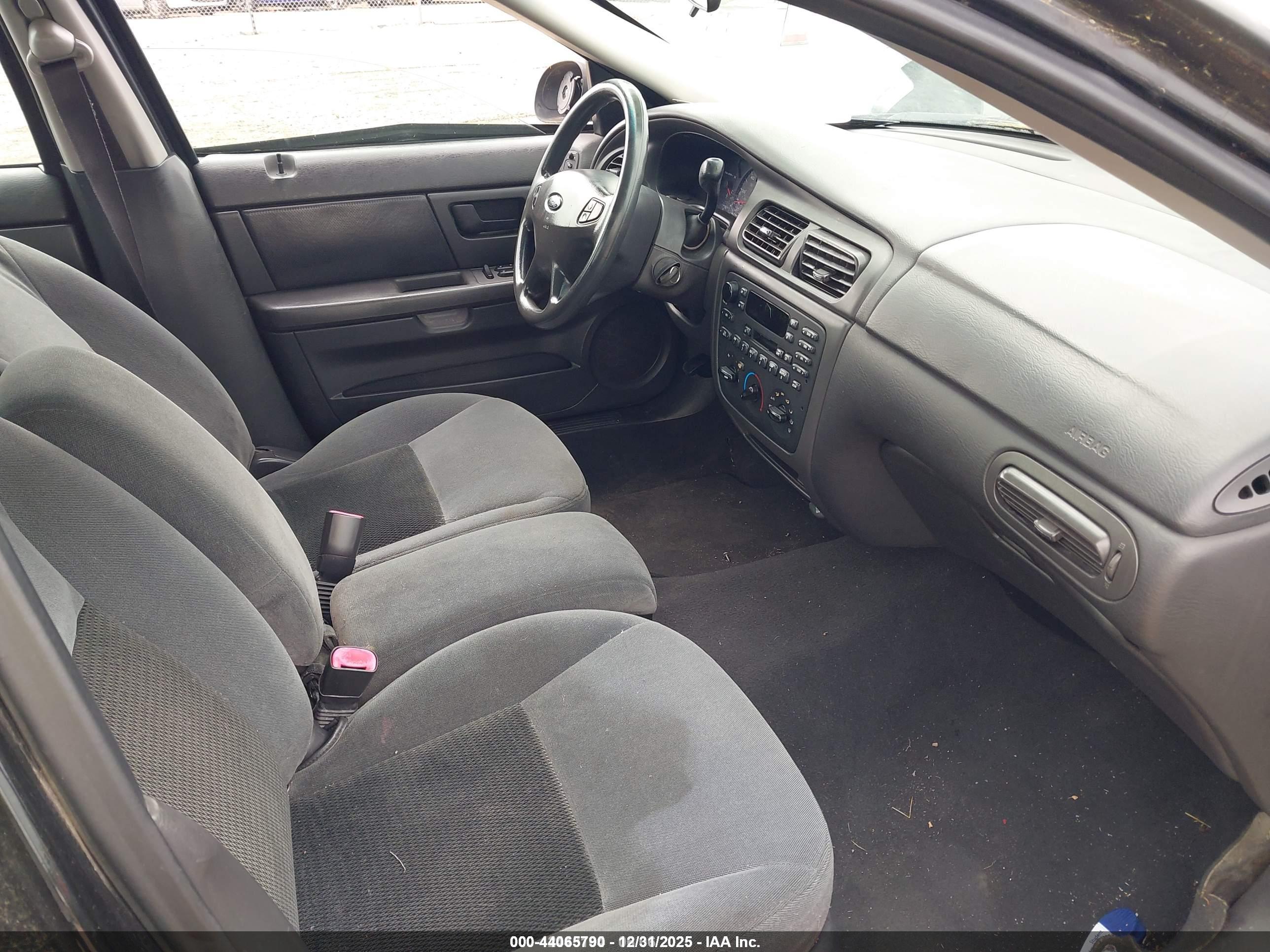 FORD TAURUS image 5