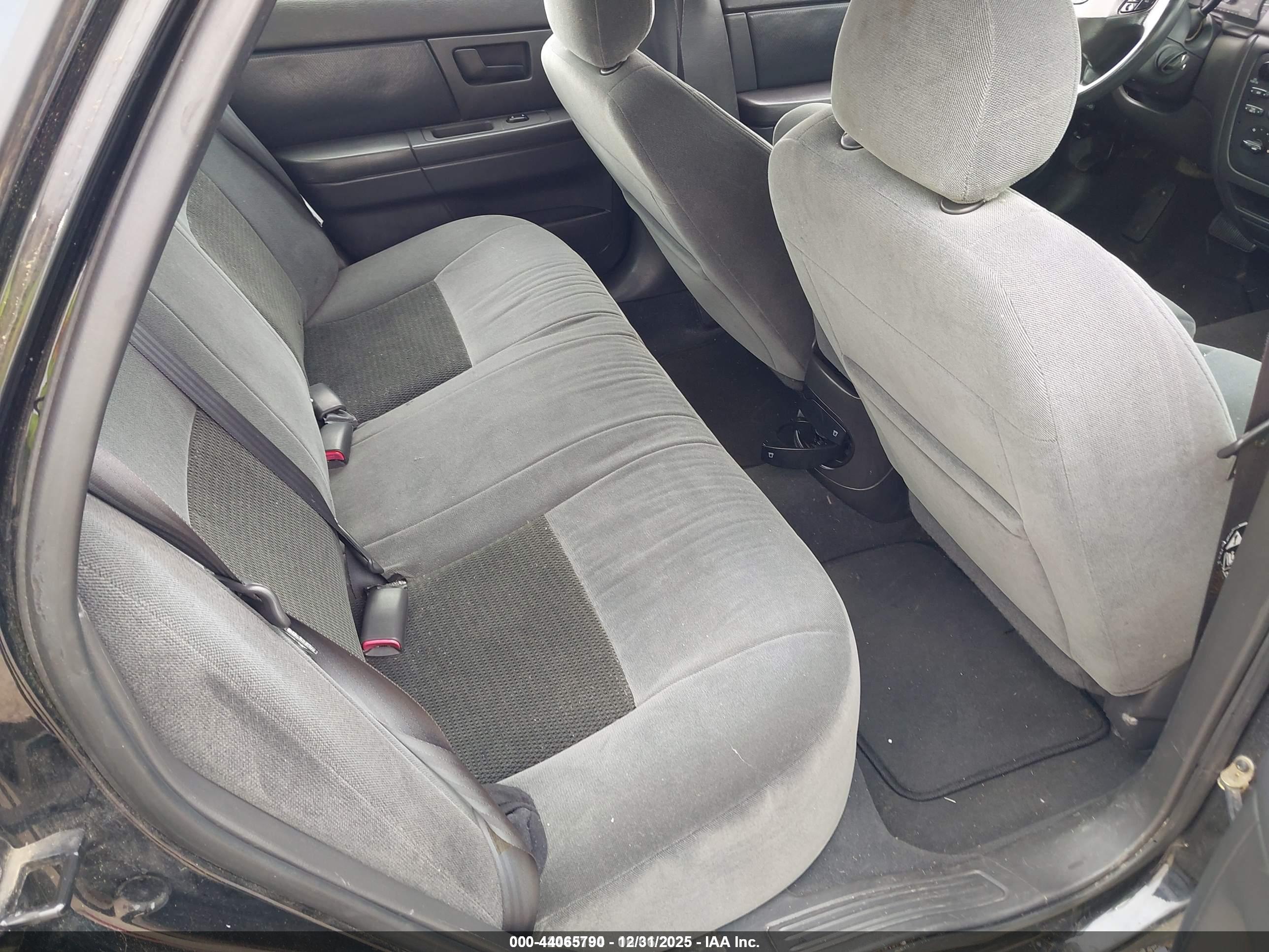 FORD TAURUS image 8