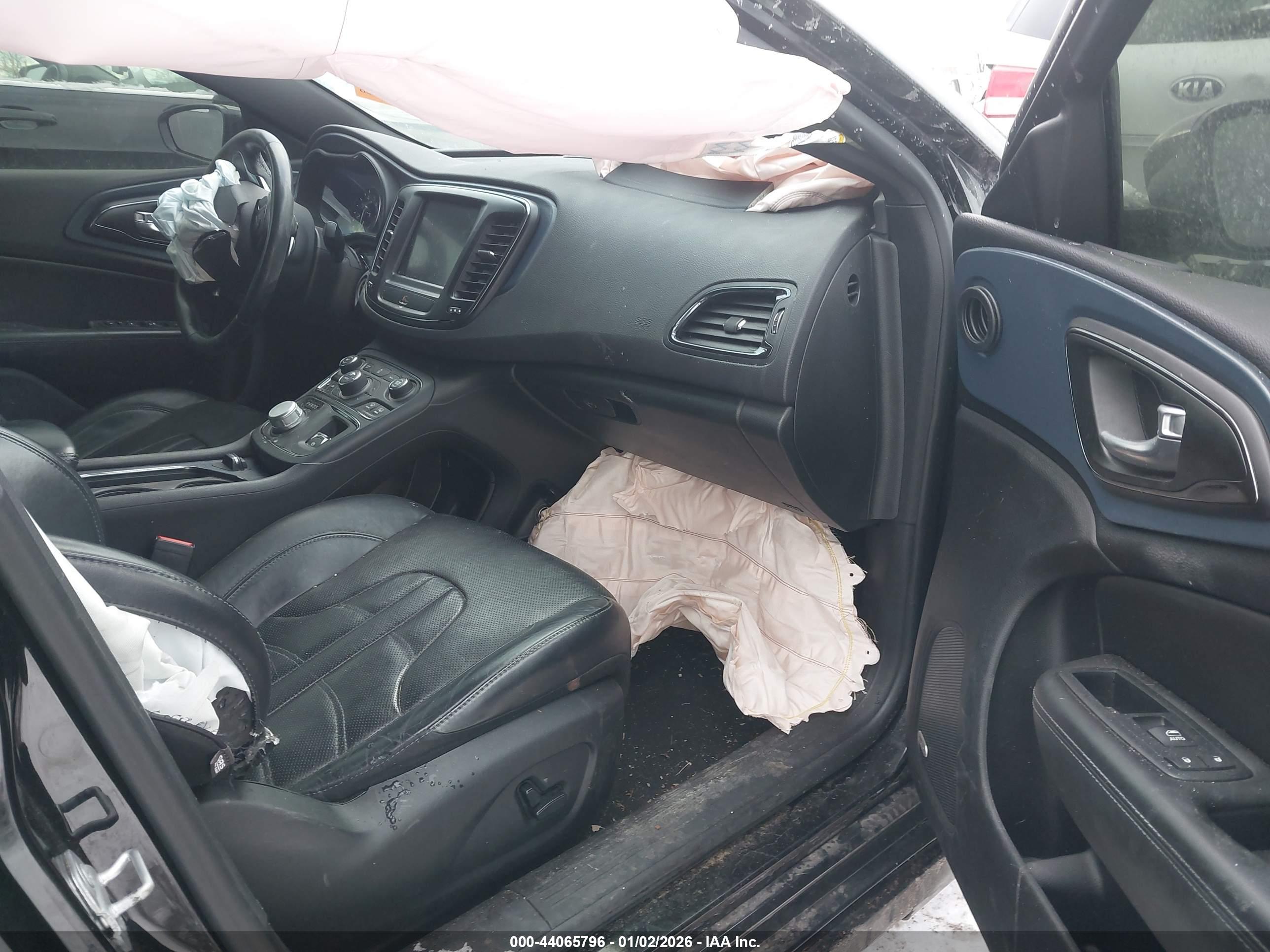 CHRYSLER 200 image 5