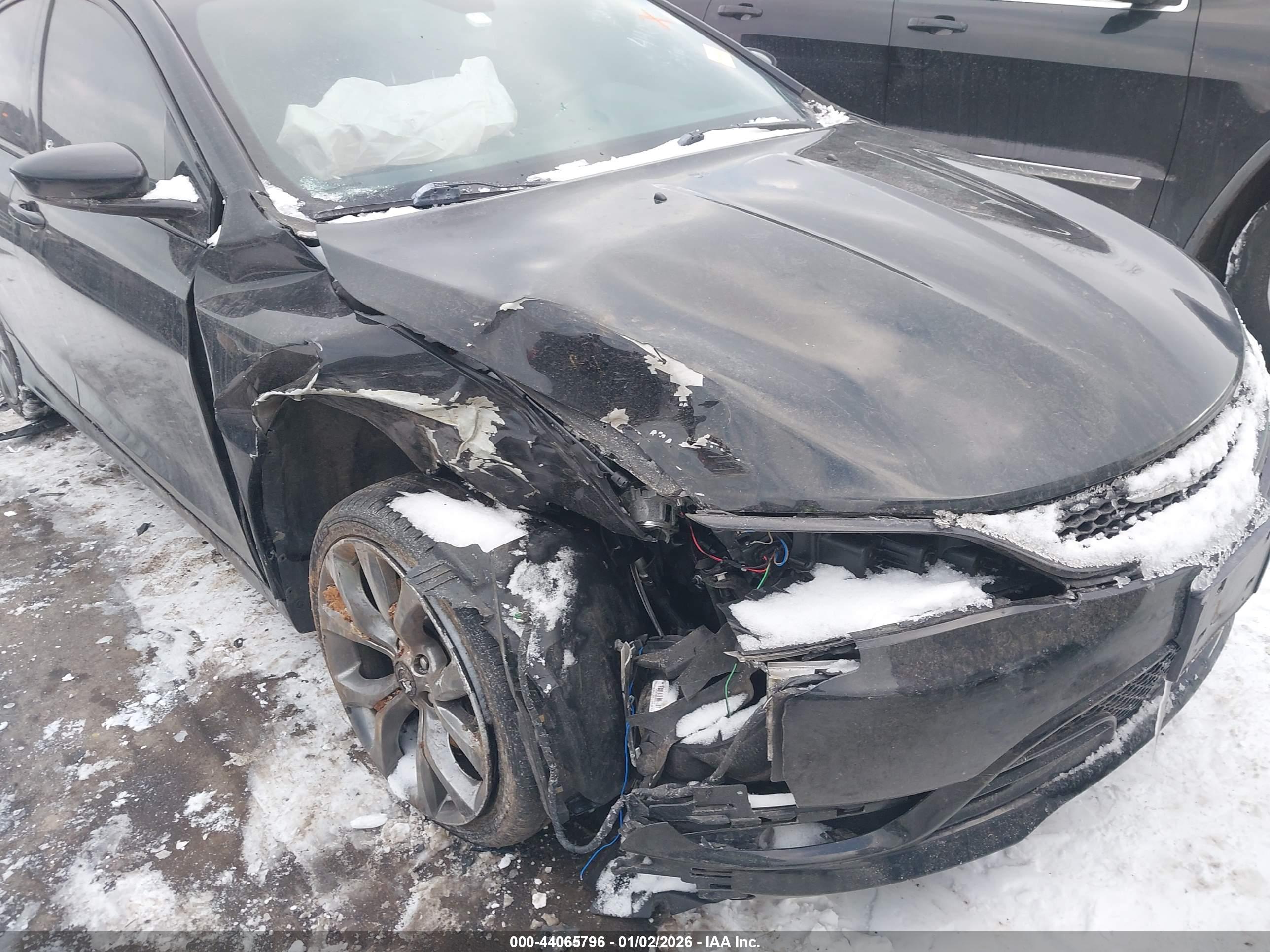 CHRYSLER 200 image 6