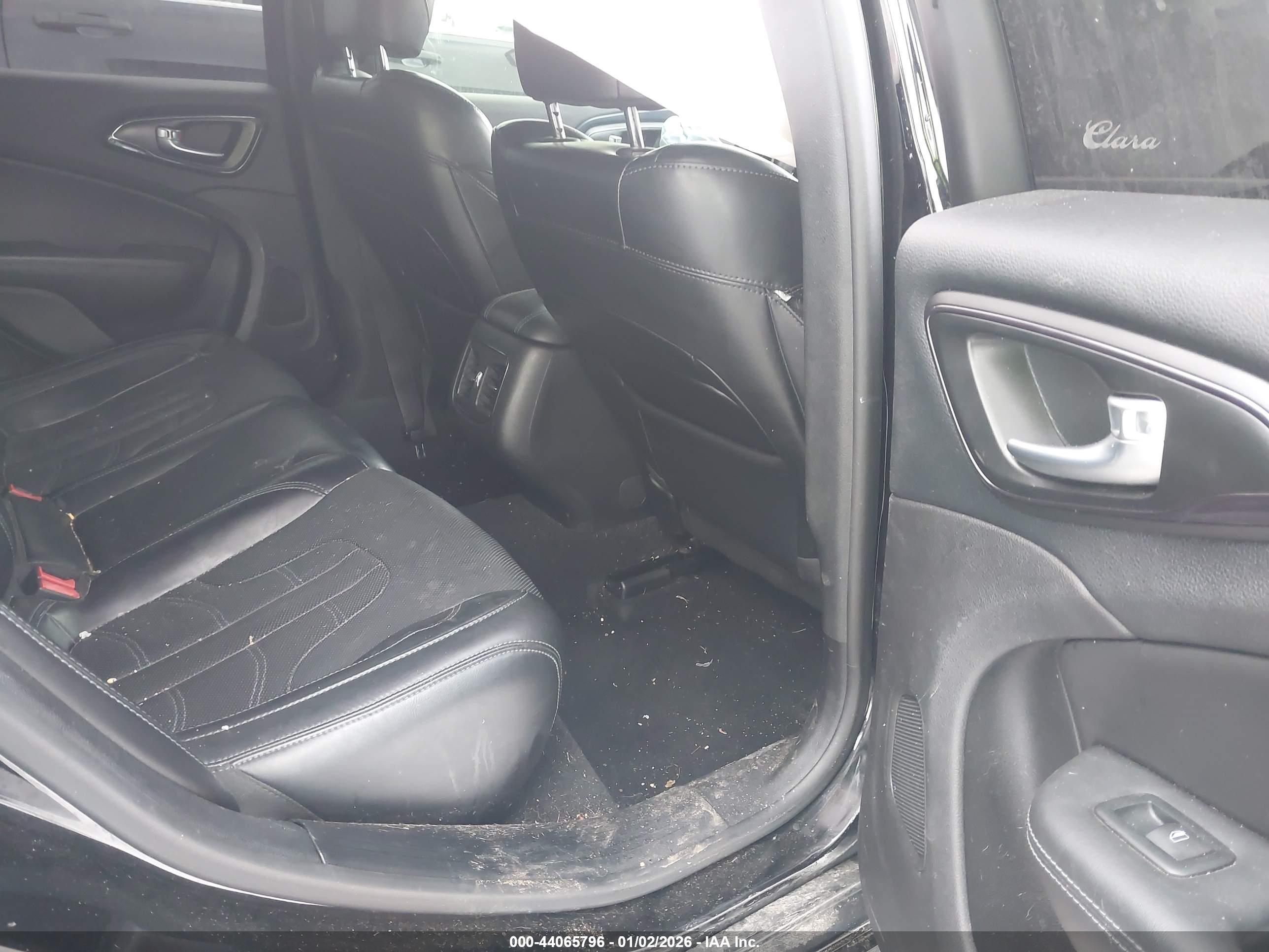 CHRYSLER 200 image 8
