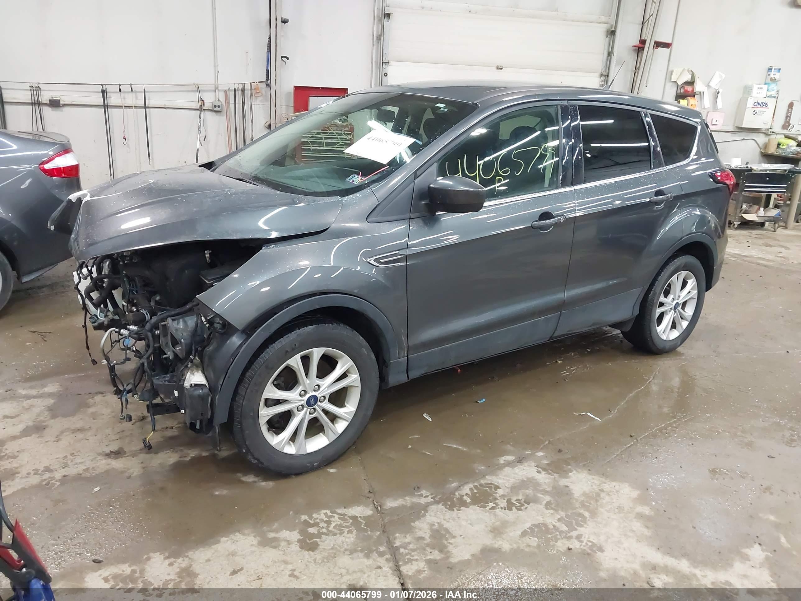FORD ESCAPE image 2