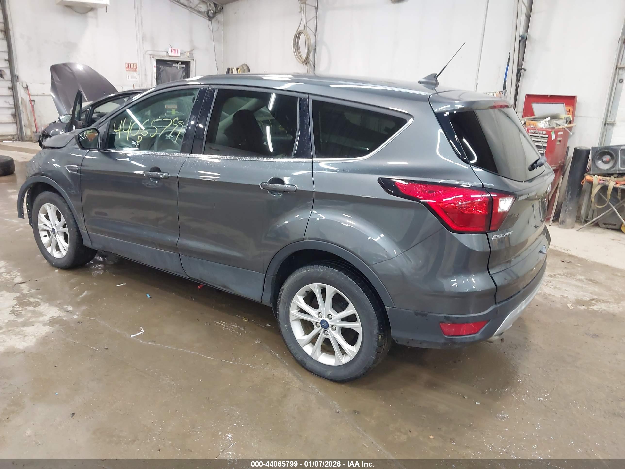 FORD ESCAPE image 3