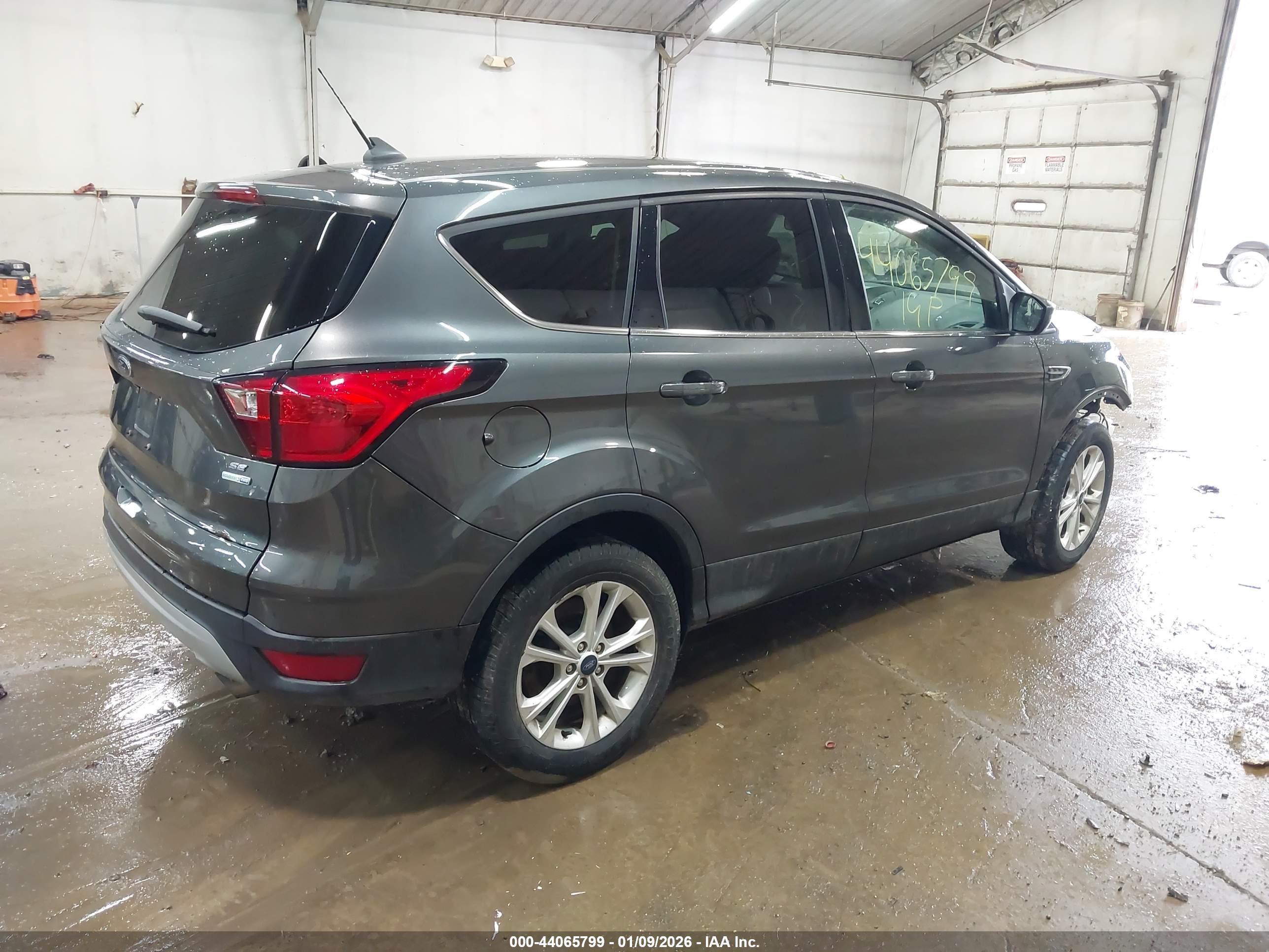 FORD ESCAPE image 4
