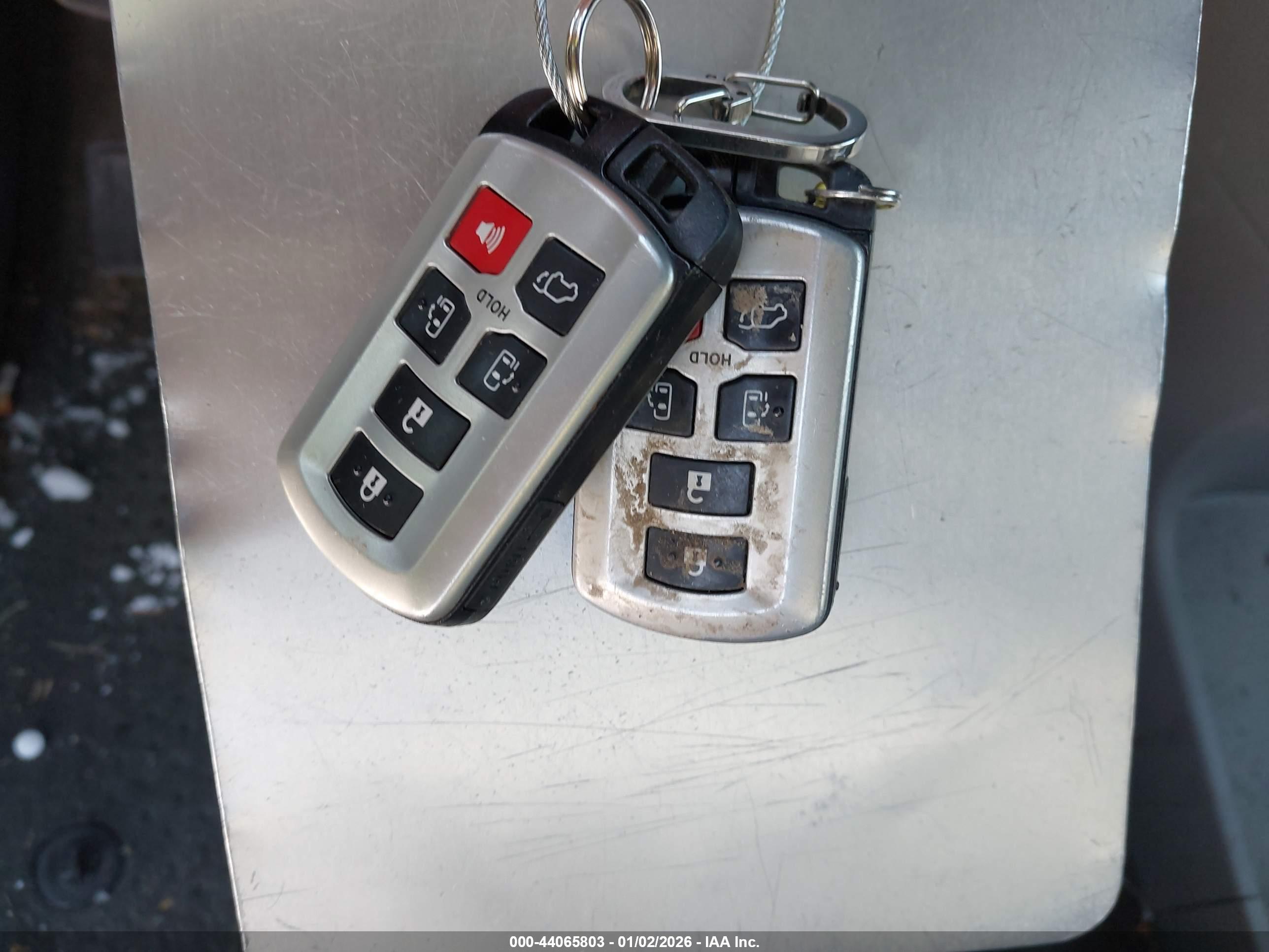 TOYOTA SIENNA image 11