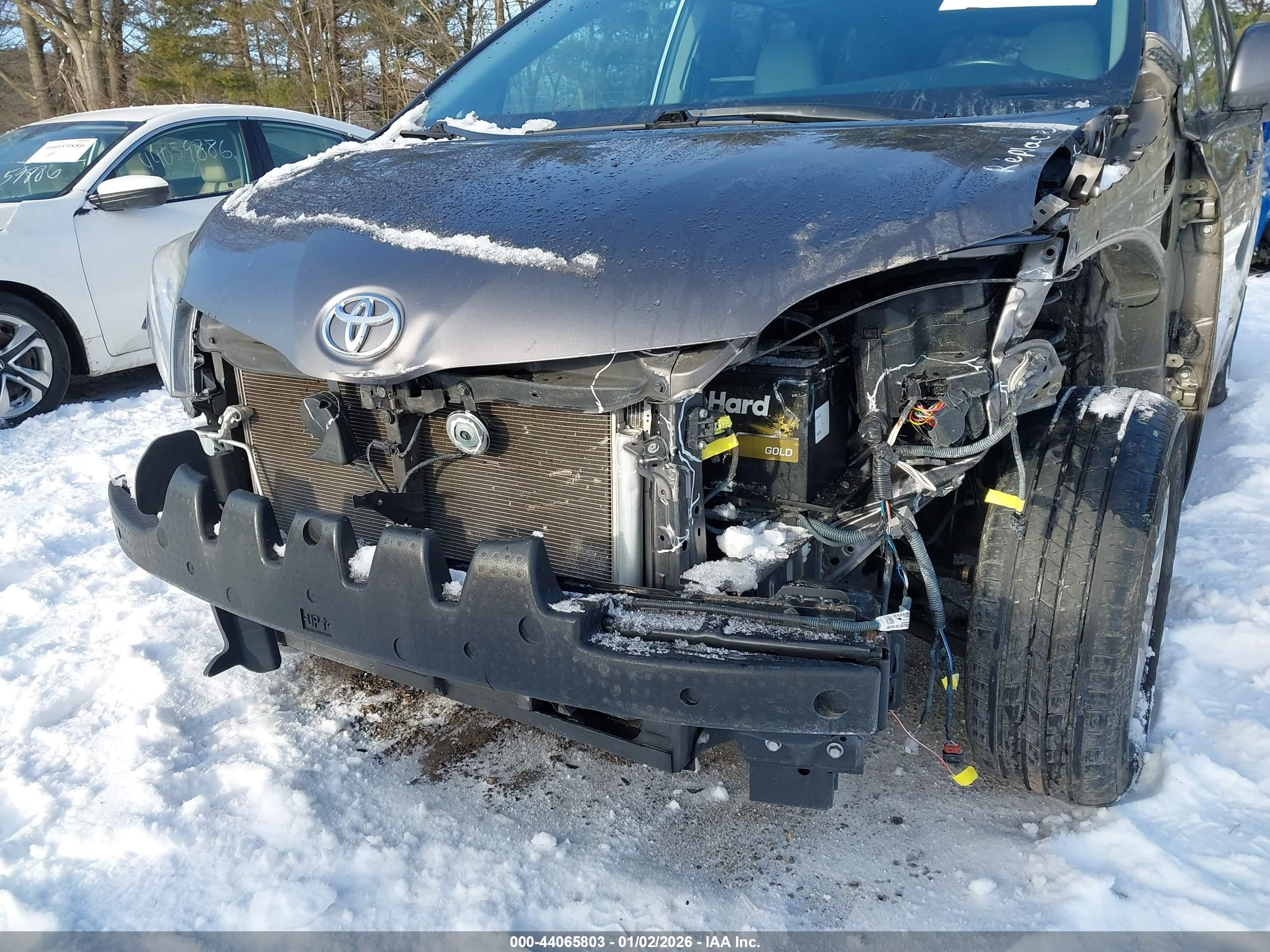 TOYOTA SIENNA image 6