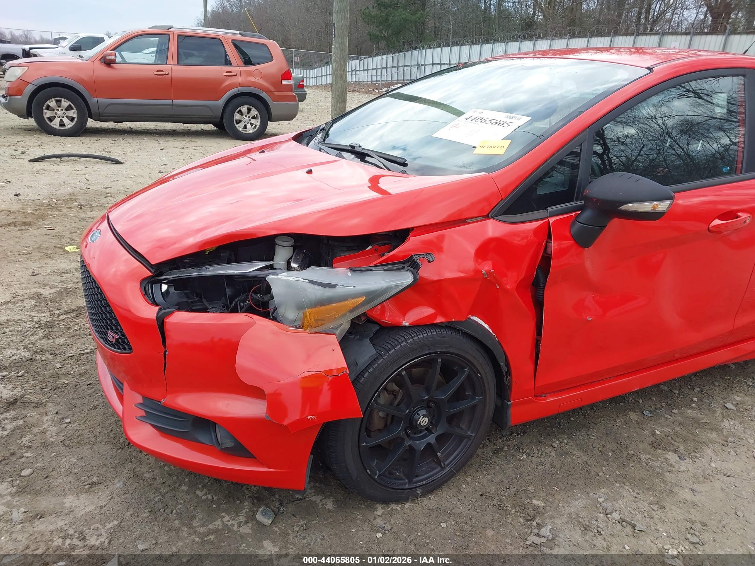 FORD FIESTA image 6