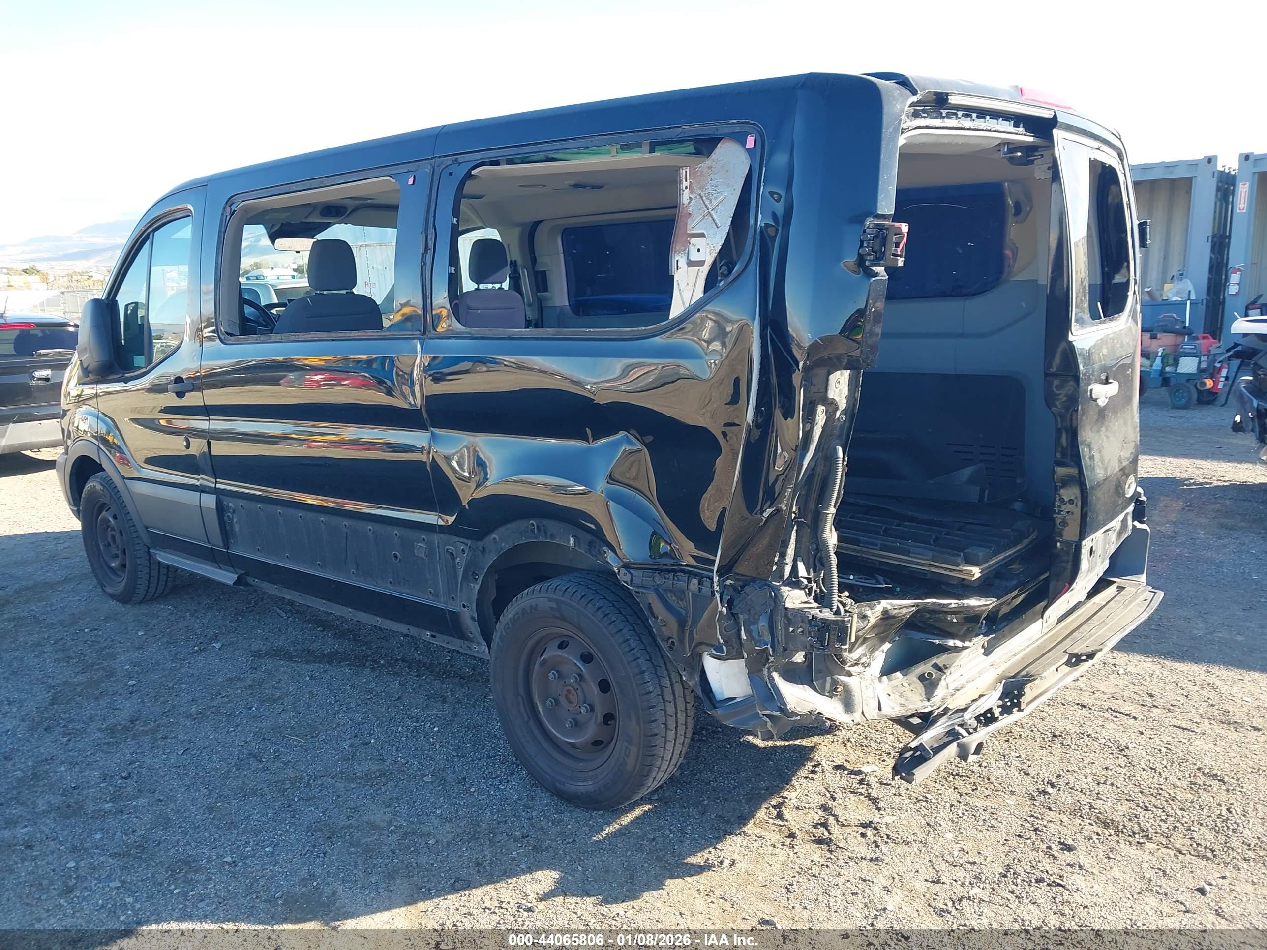 FORD TRANSIT-150 image 3