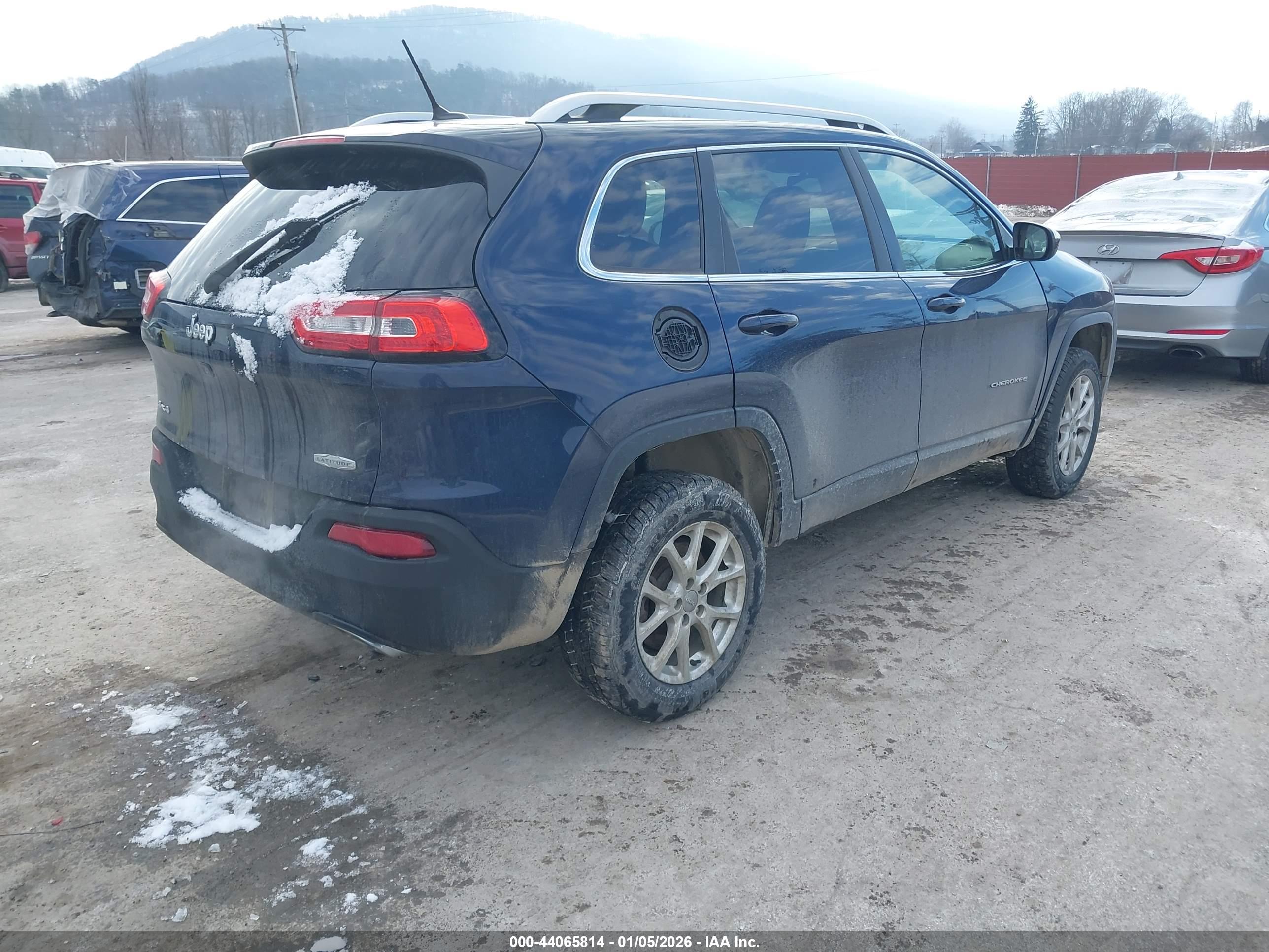 JEEP CHEROKEE image 4
