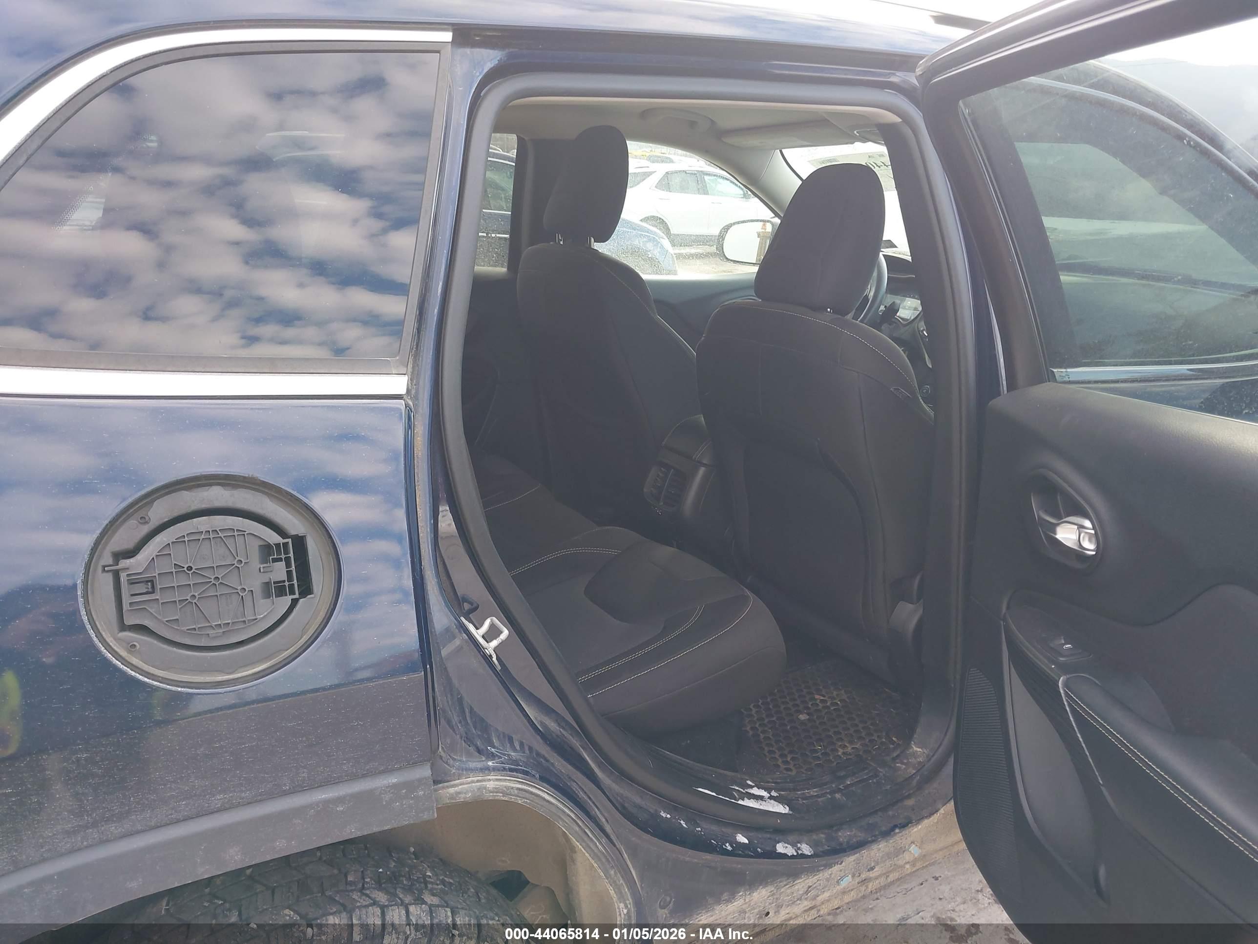 JEEP CHEROKEE image 8