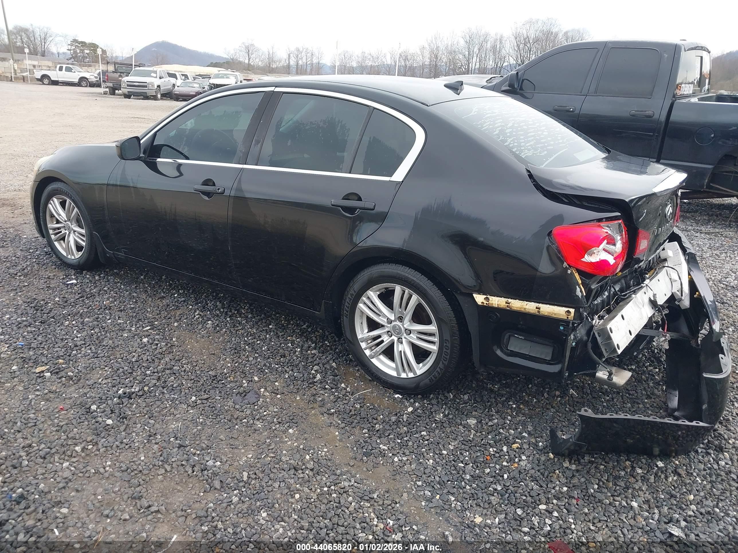 INFINITI G37 image 3