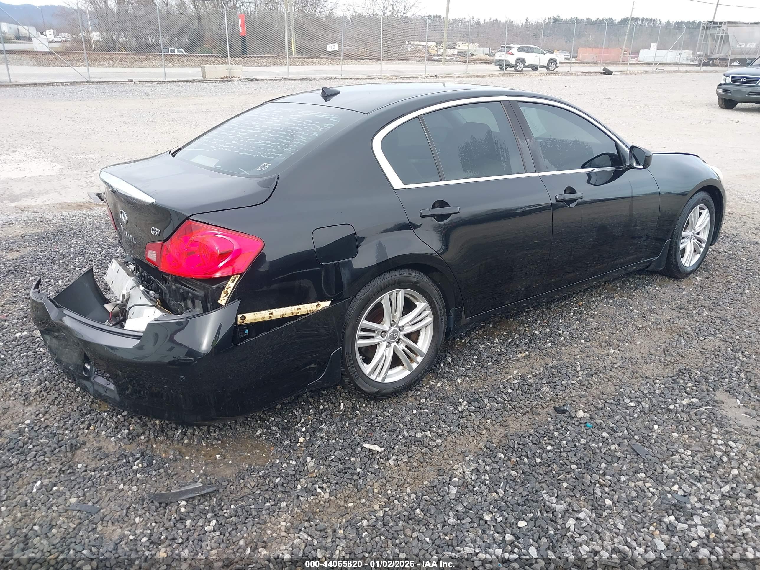 INFINITI G37 image 4