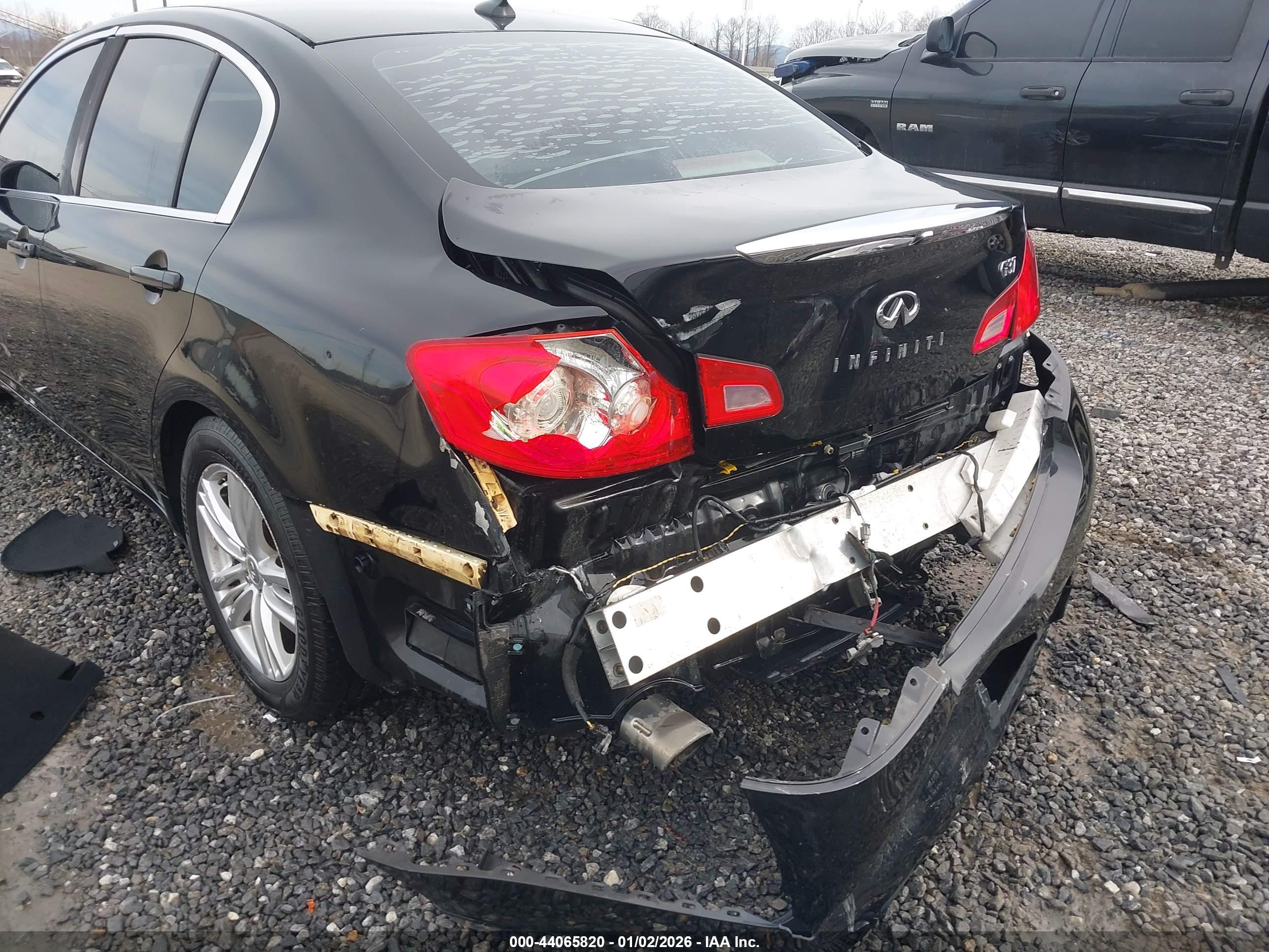 INFINITI G37 image 6